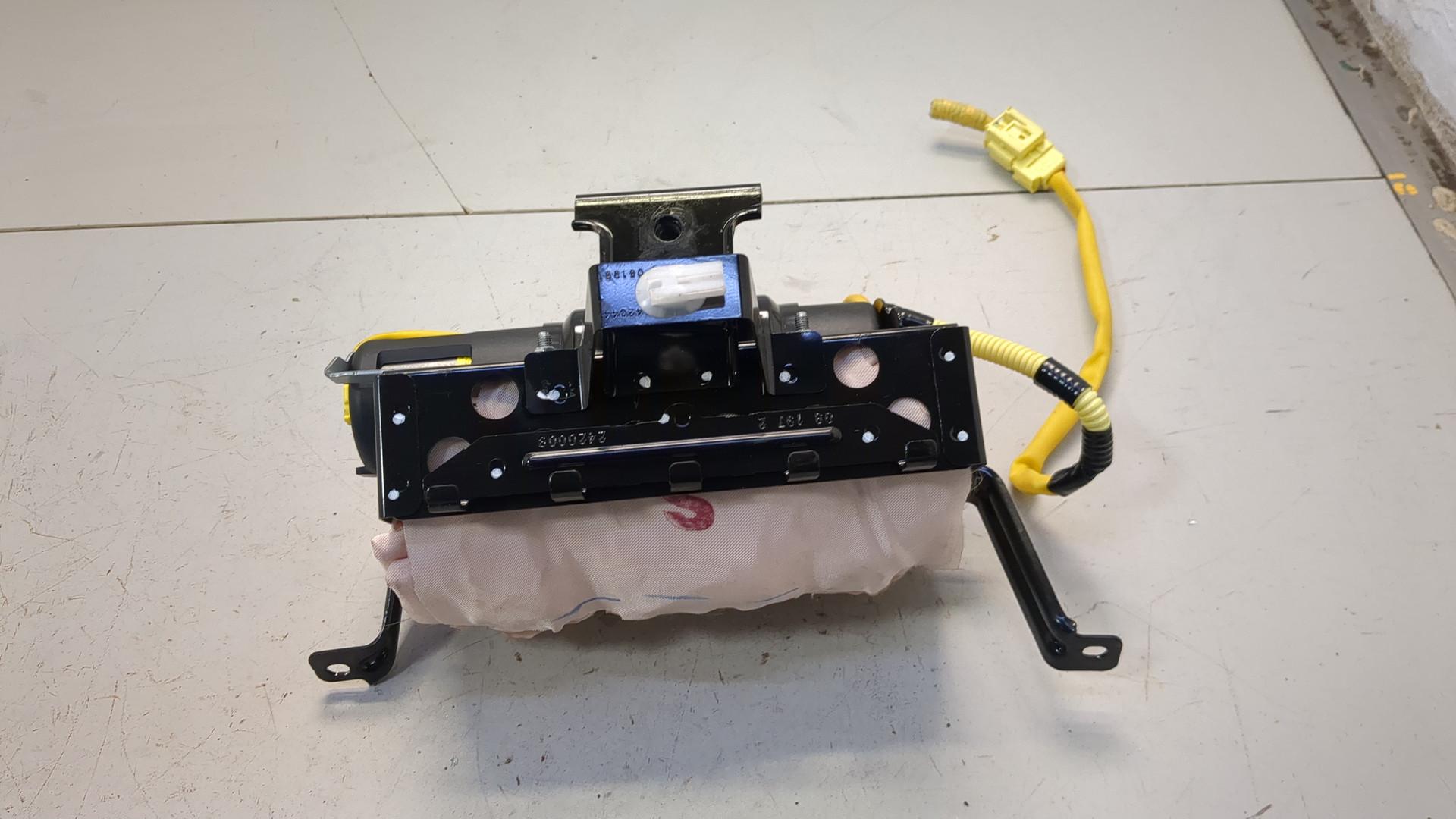 Подушка безопасности пассажирская (в торпедо)