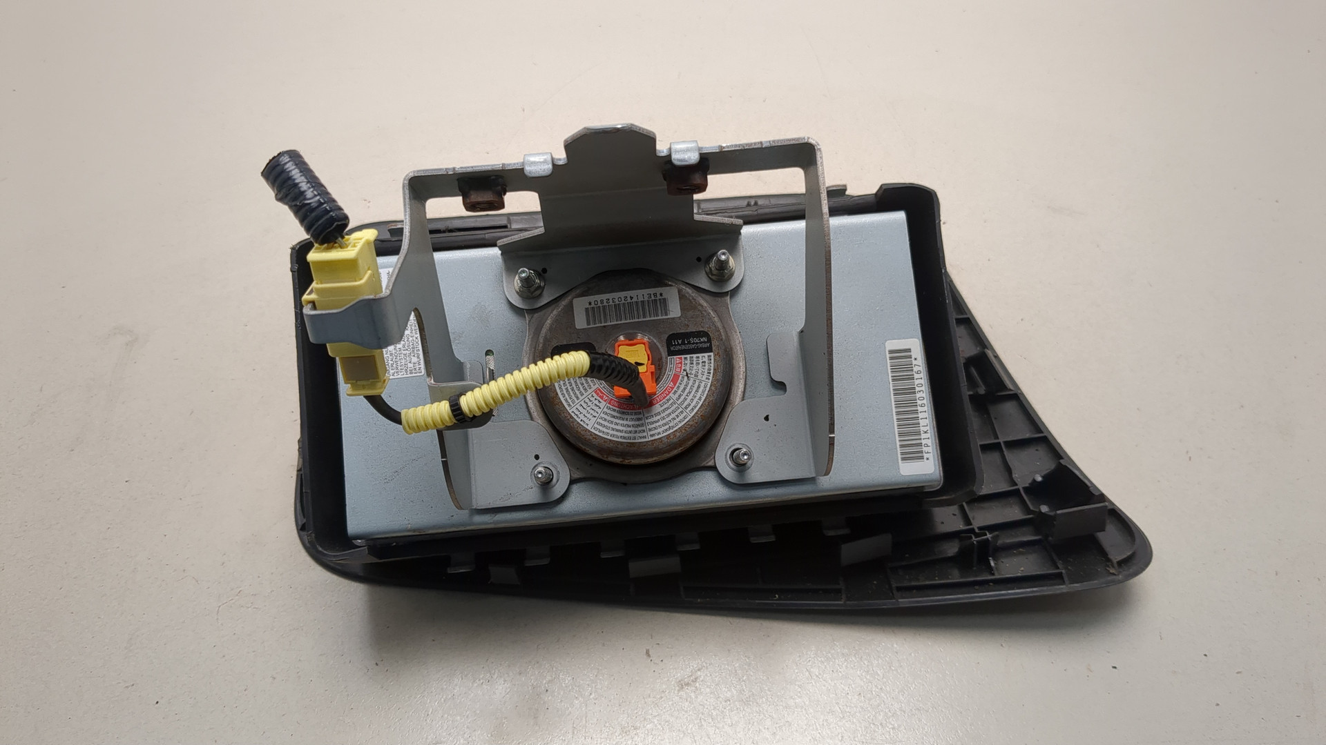 Подушка безопасности пассажирская (в торпедо)