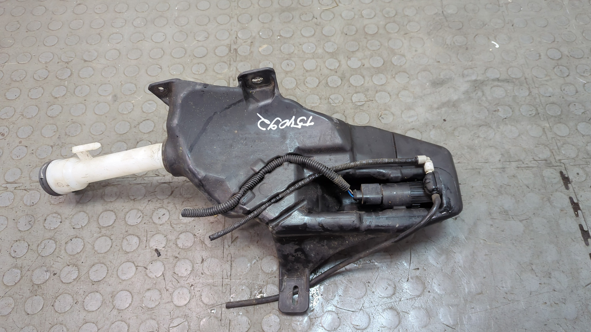 Бачок омывателя лобового стекла