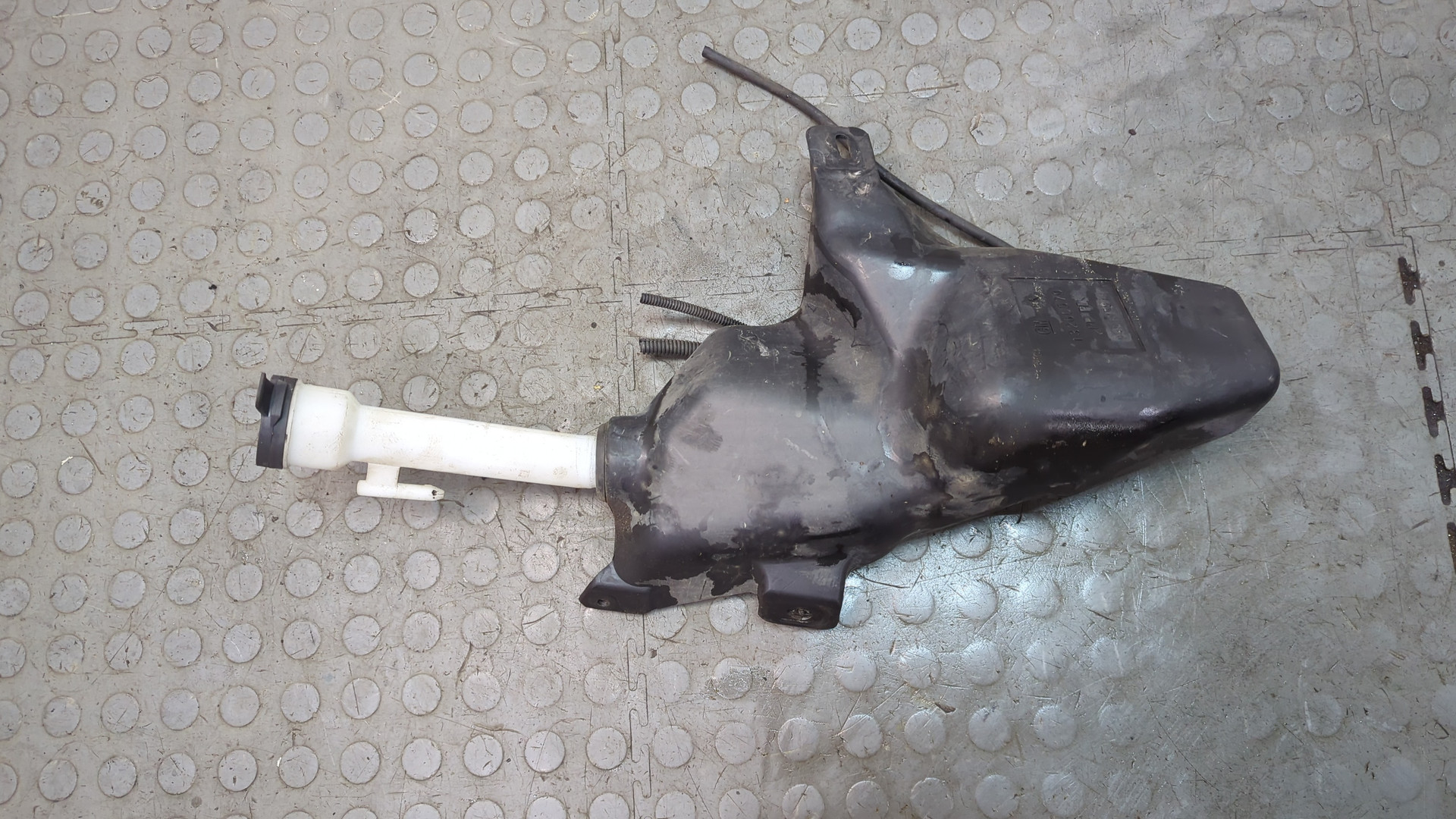 Бачок омывателя лобового стекла