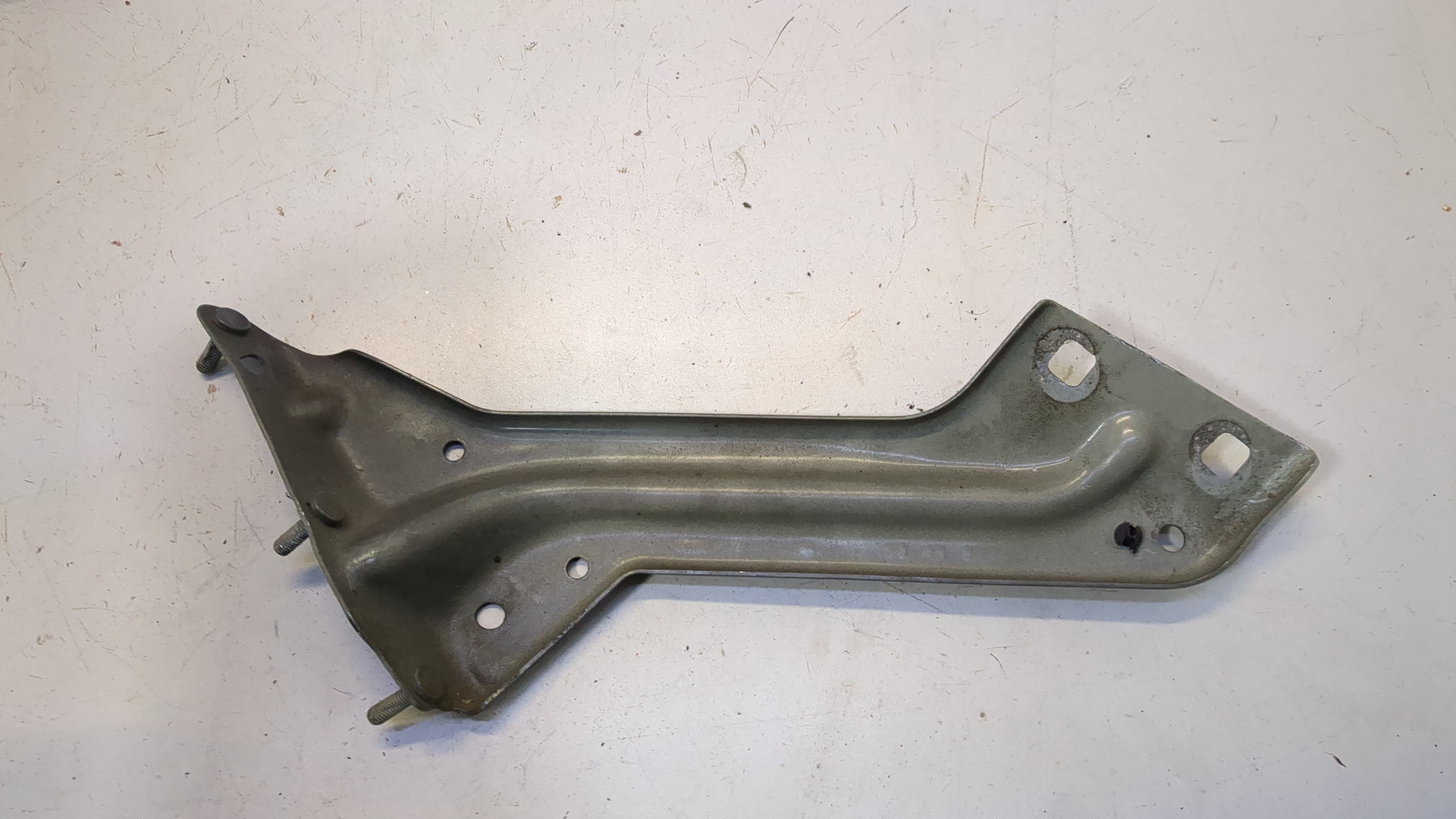 Кронштейн крепления крыла