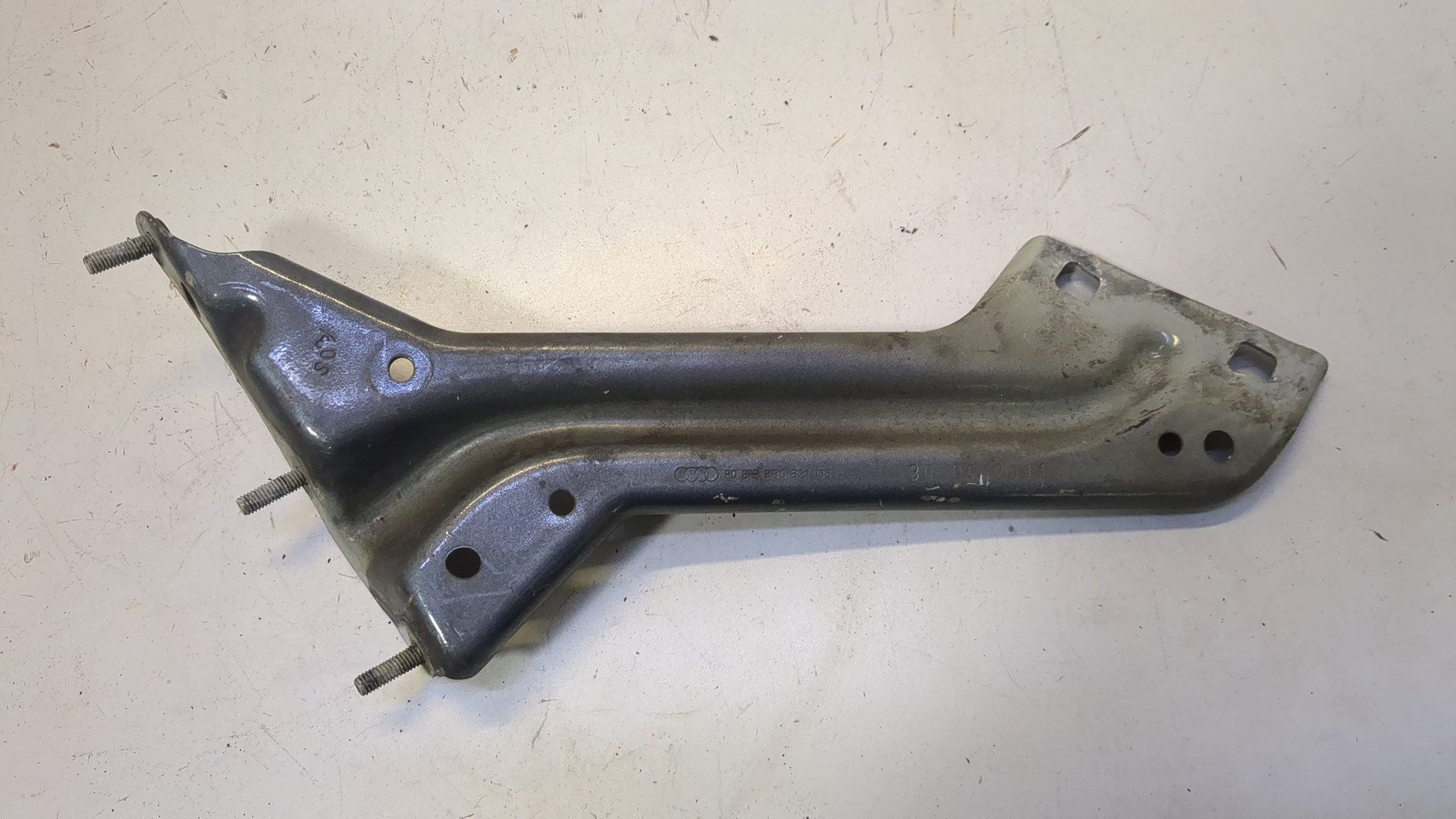 Кронштейн крепления крыла