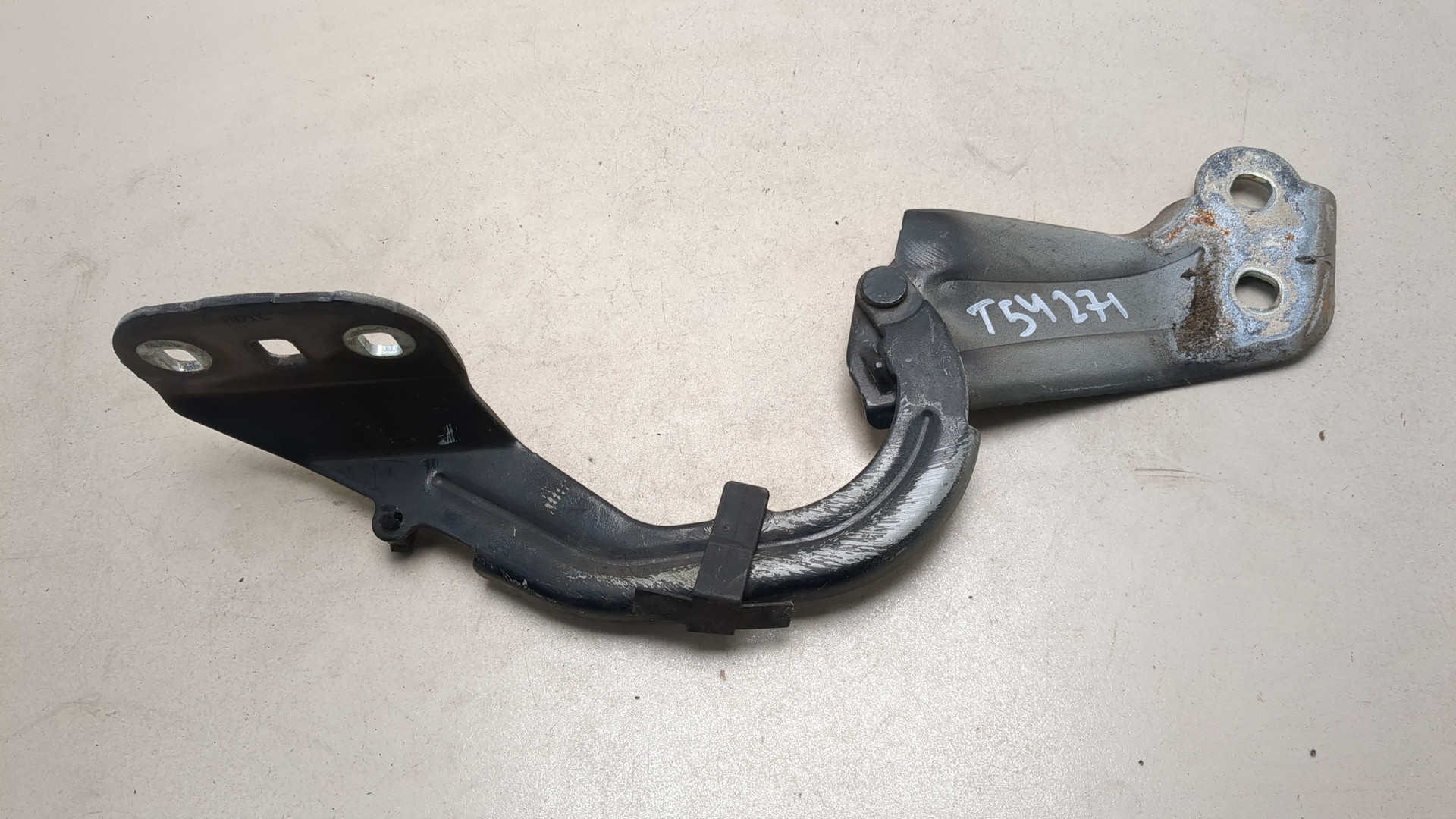 Петля капота правая