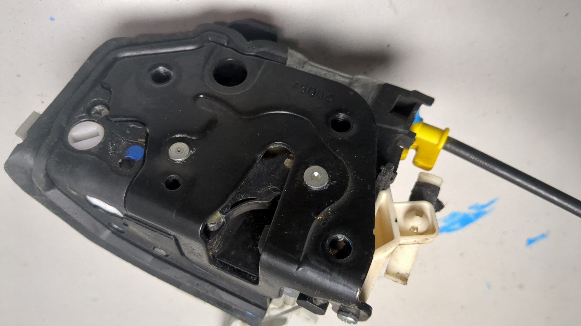 Замок двери передней правой