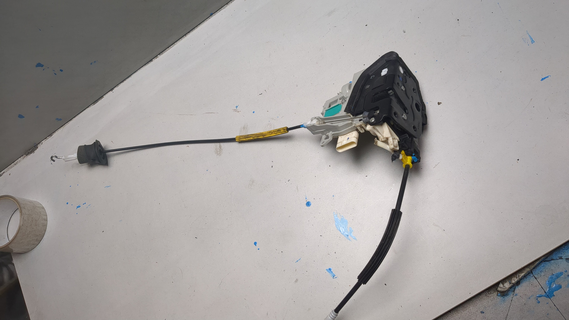 Замок двери передней правой