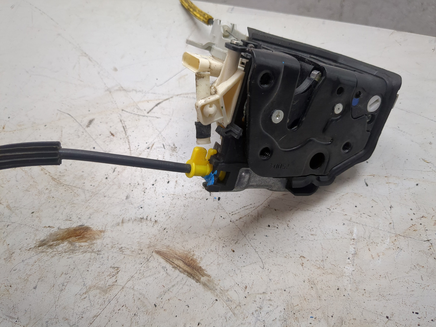 Замок двери передней правой