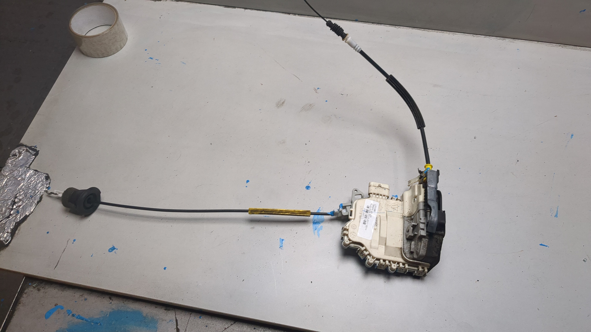 Замок двери передней правой