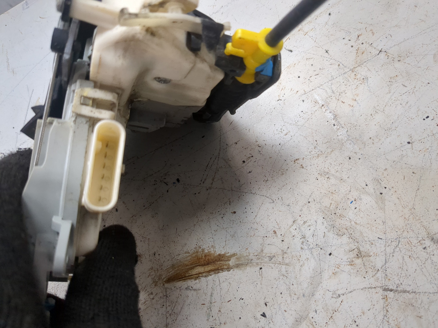 Замок двери передней правой