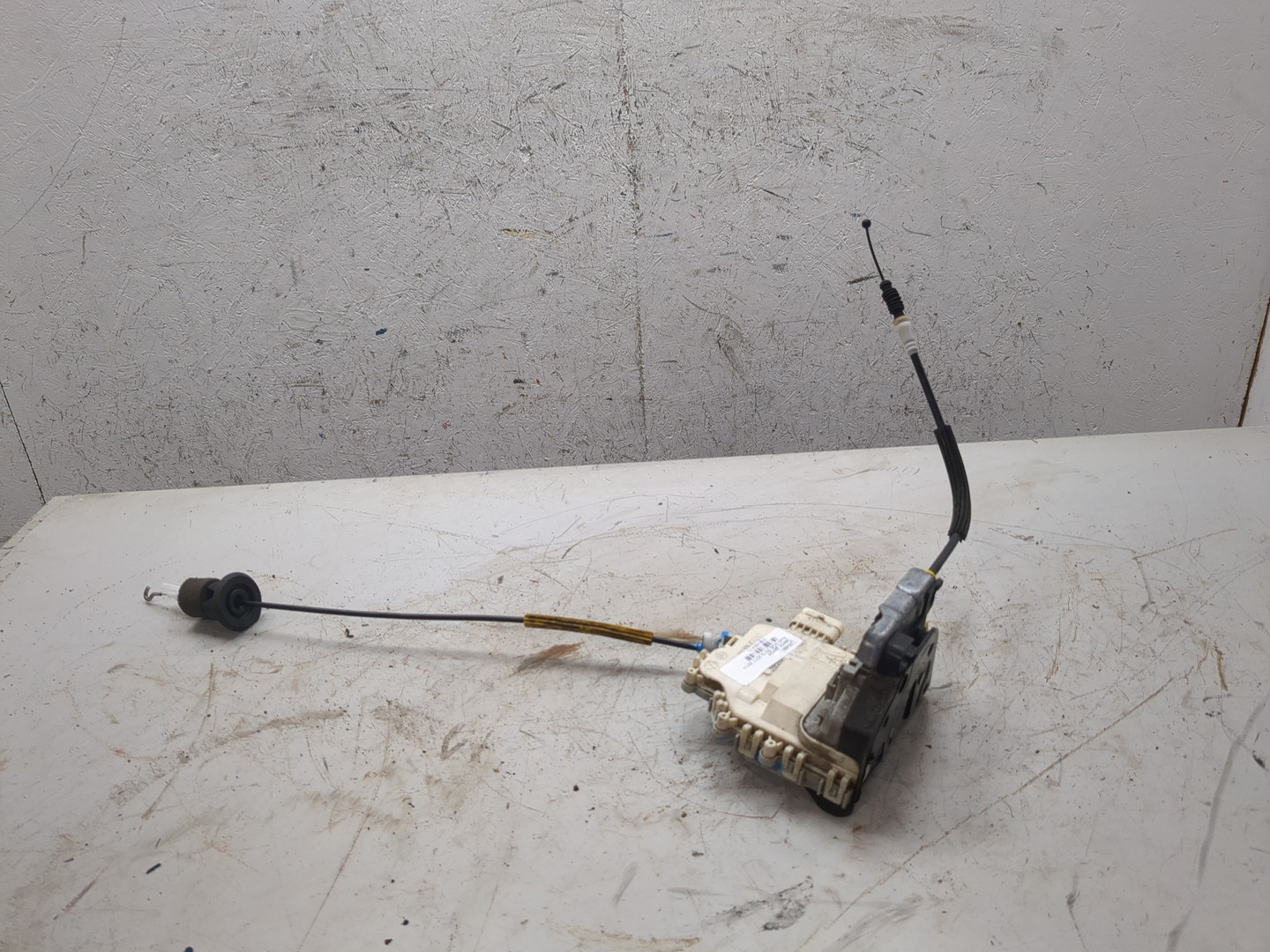 Замок двери передней правой