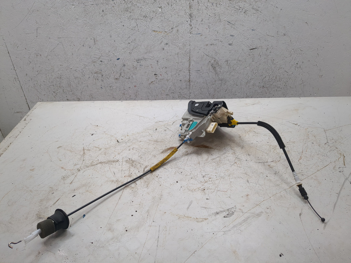 Замок двери передней правой