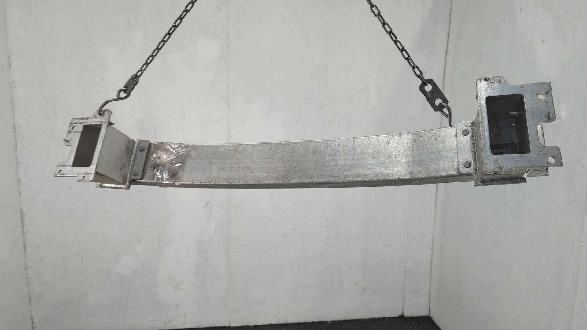 Усилитель переднего бампера