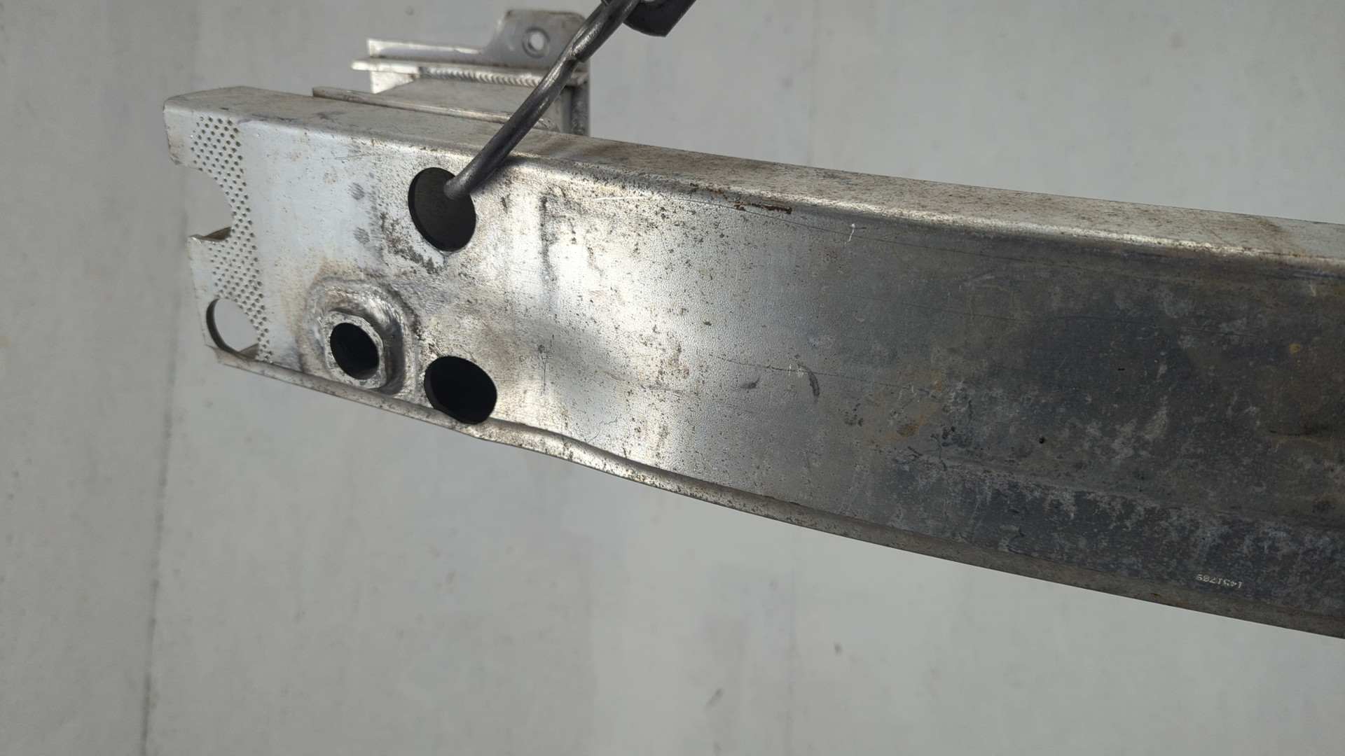 Усилитель переднего бампера