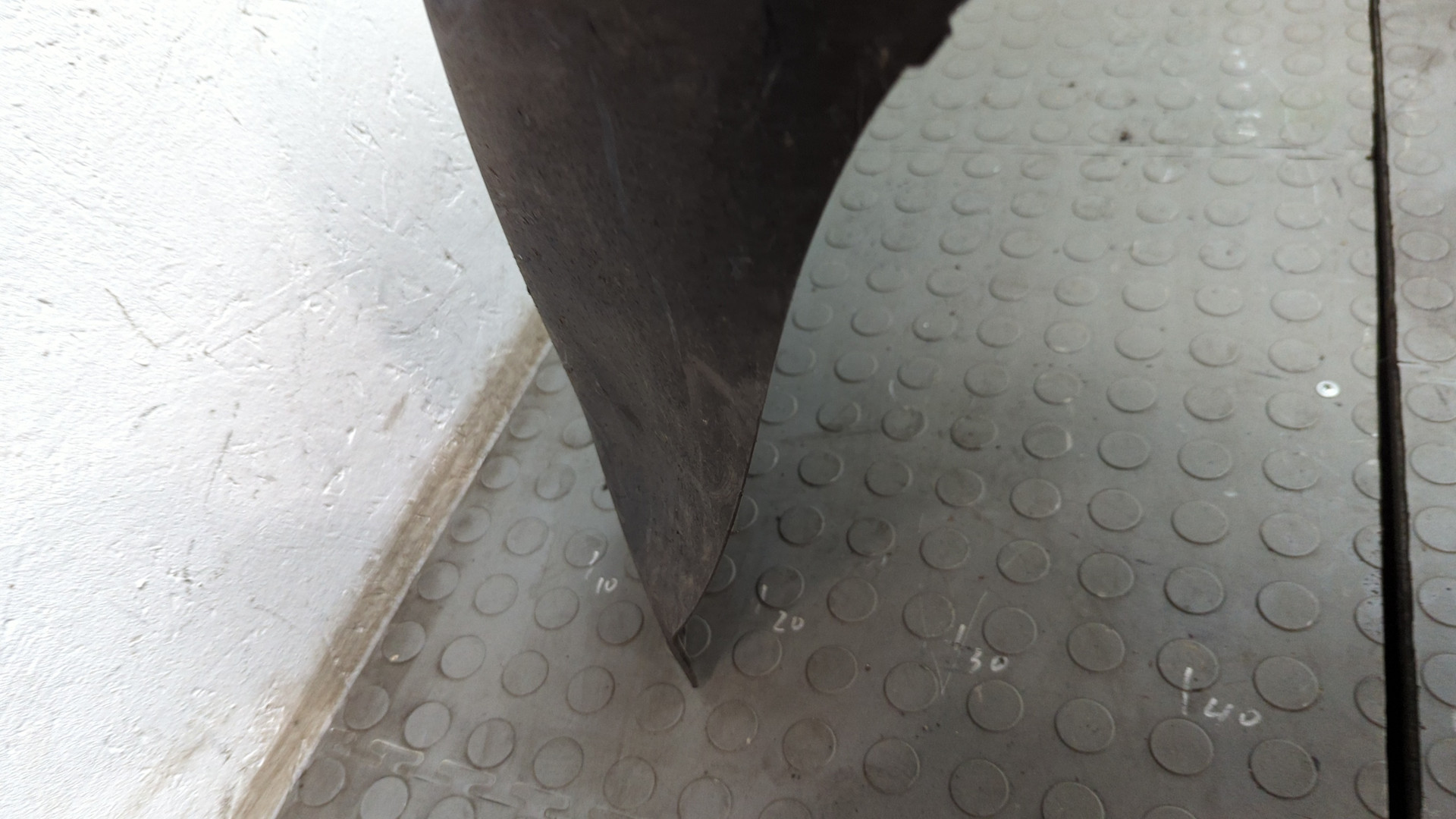 Бампер задний