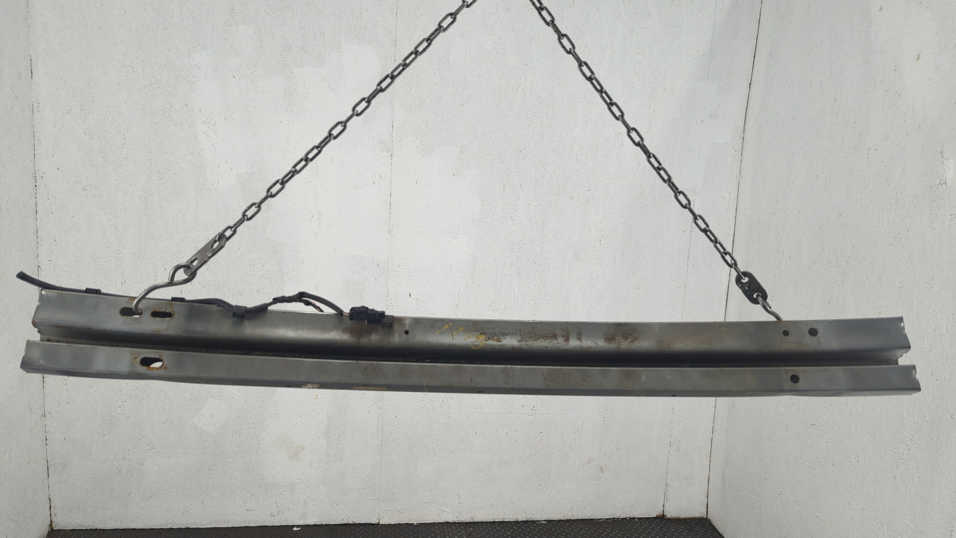 Усилитель переднего бампера