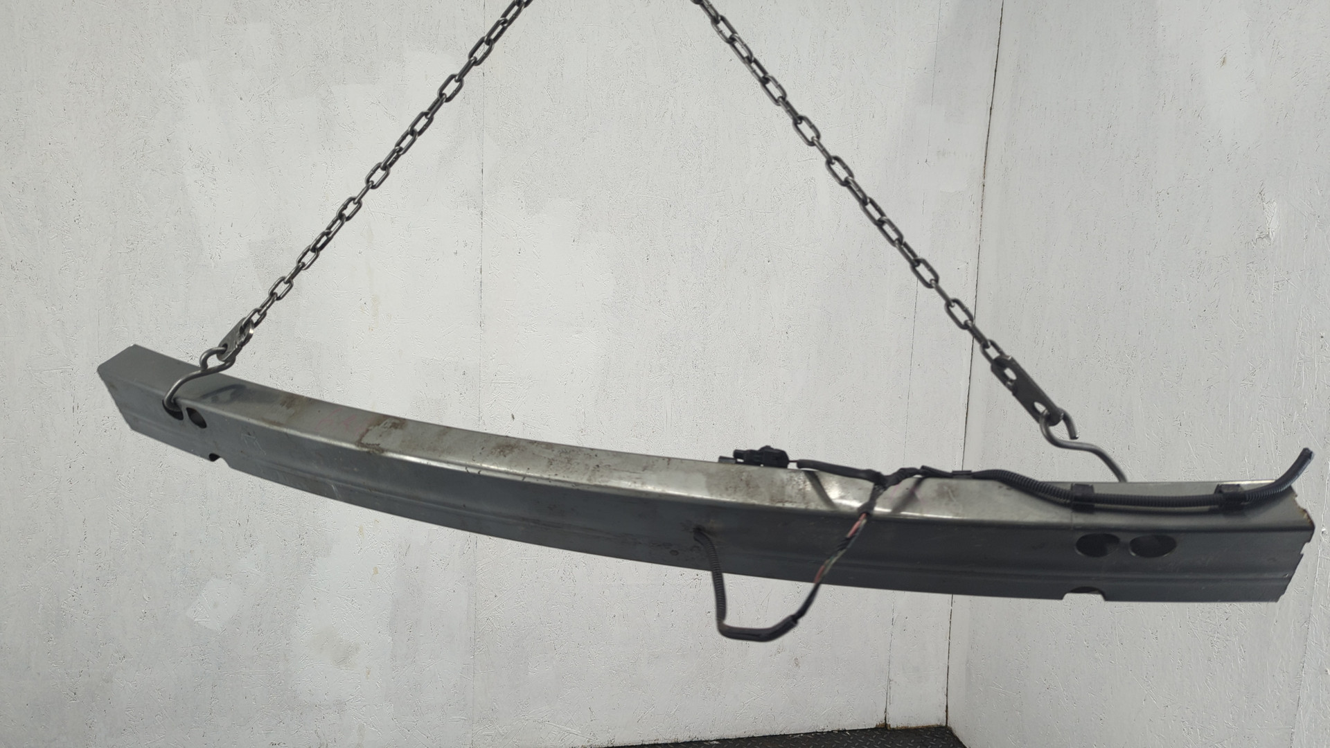 Усилитель переднего бампера