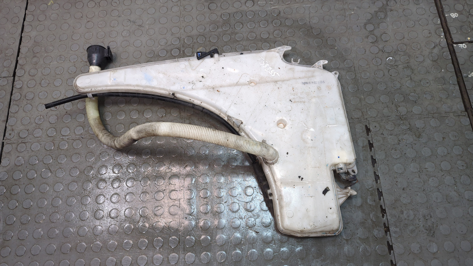 Бачок омывателя лобового стекла