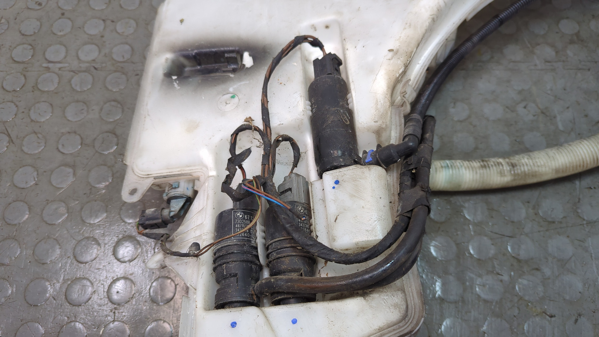 Бачок омывателя лобового стекла