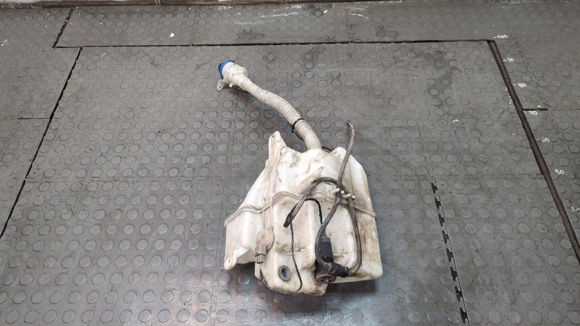 Бачок омывателя лобового стекла