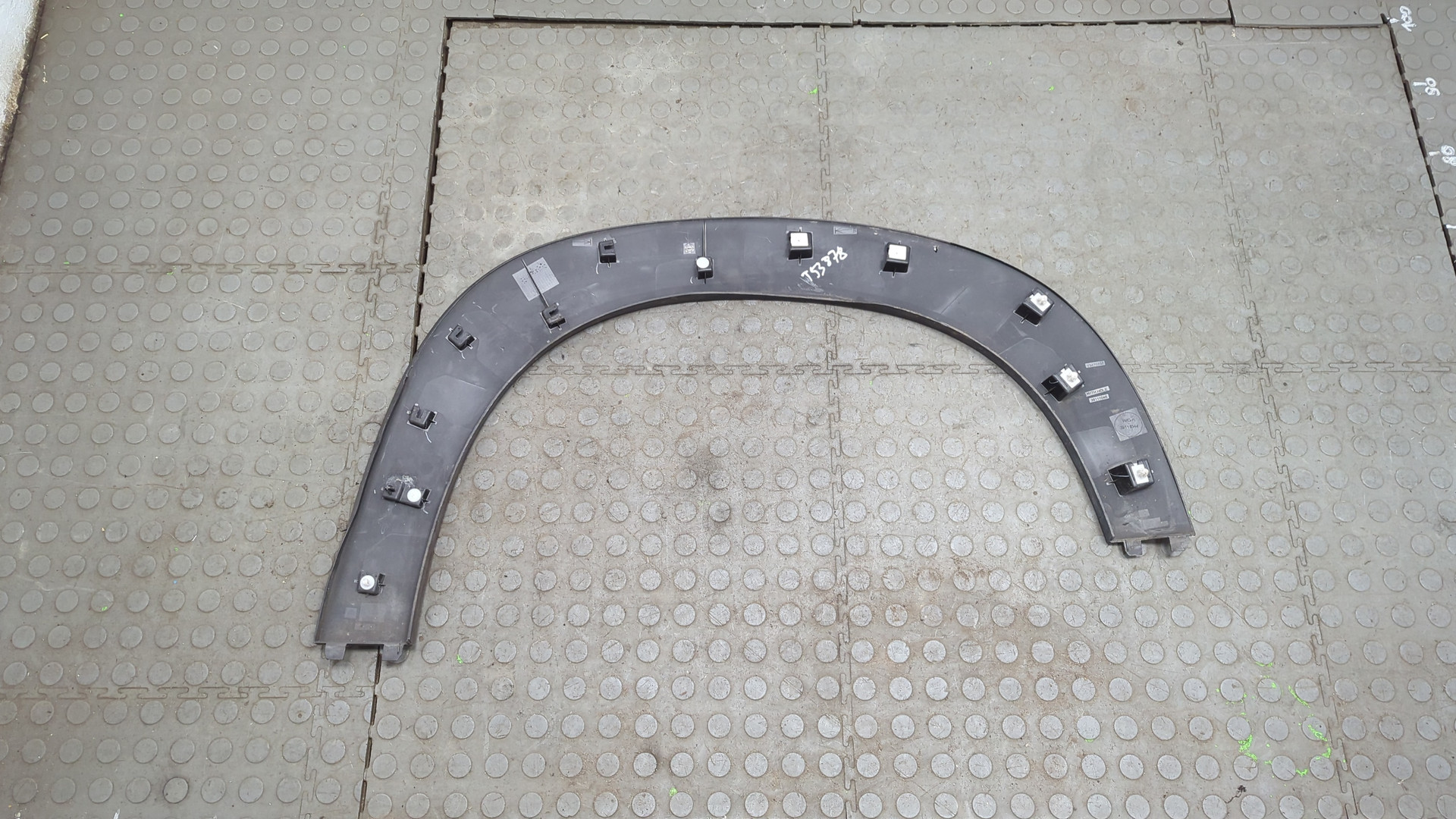 Накладка переднего крыла левого