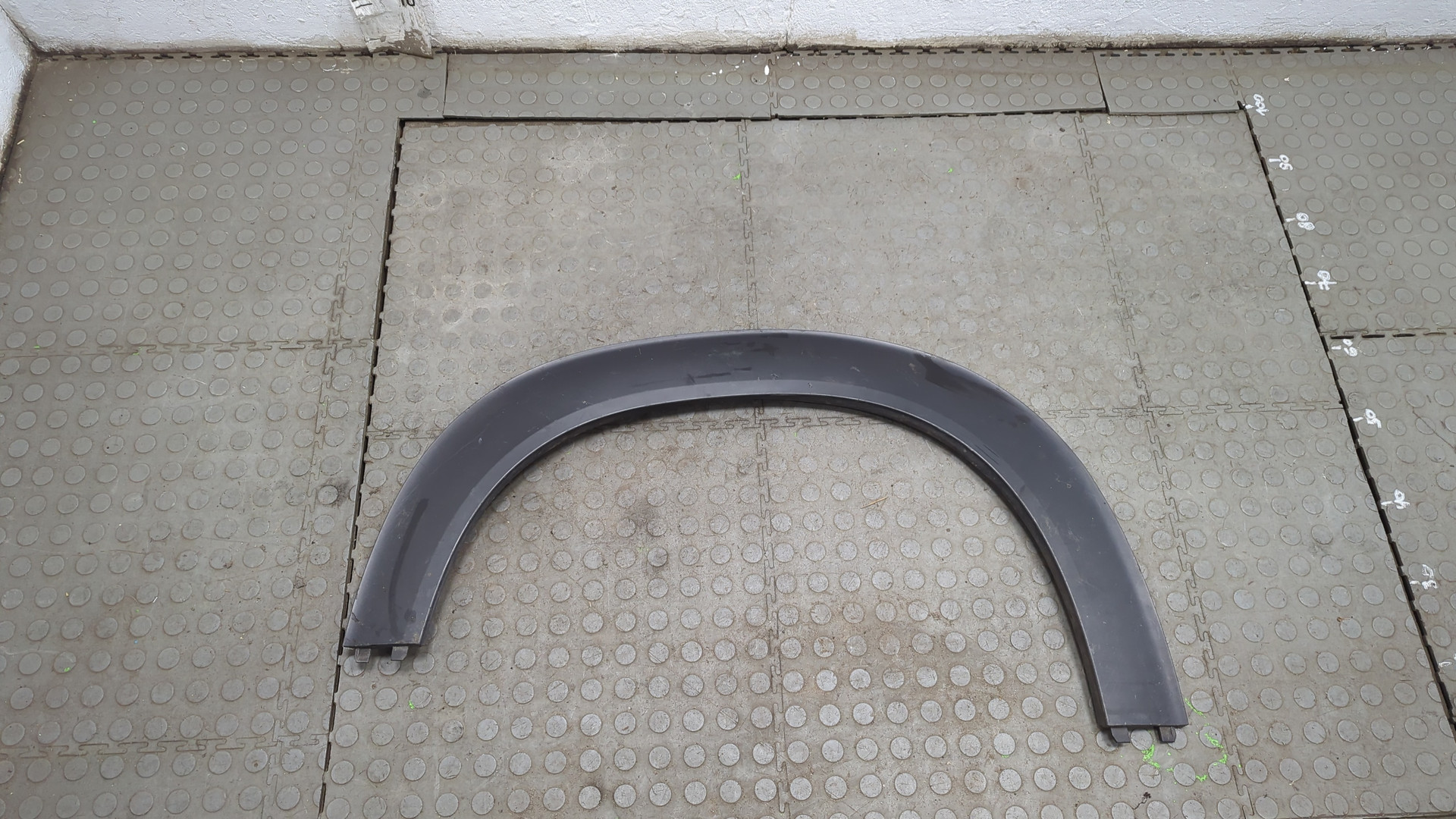 Накладка переднего крыла левого