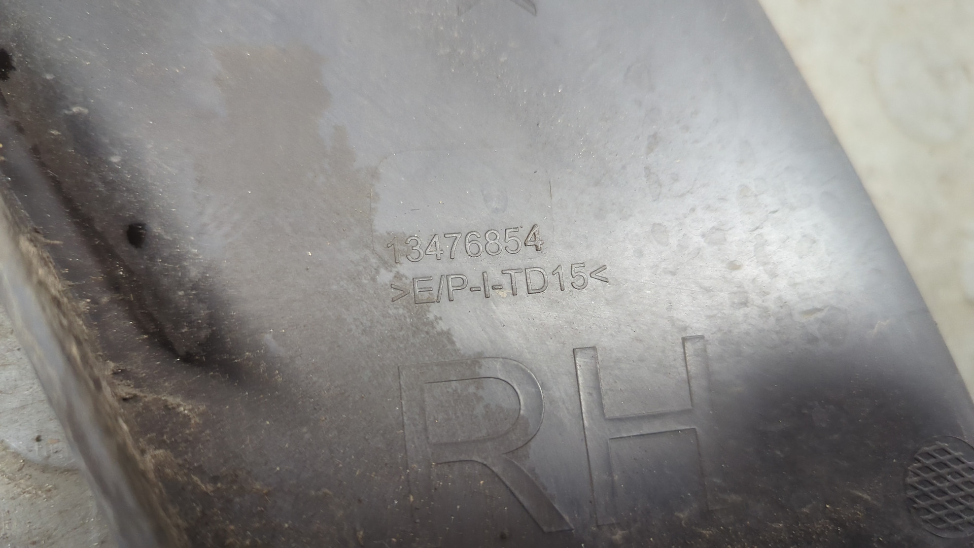 Молдинг заднего крыла правого