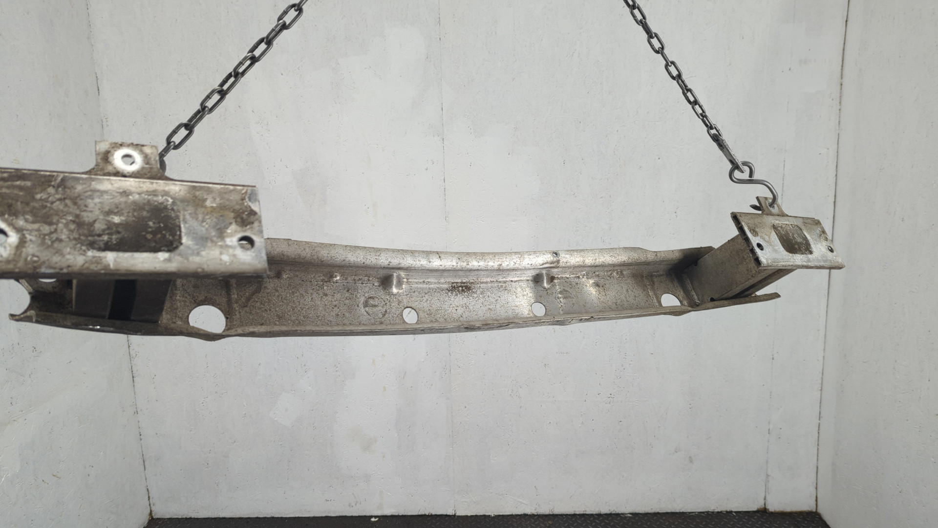 Усилитель заднего бампера