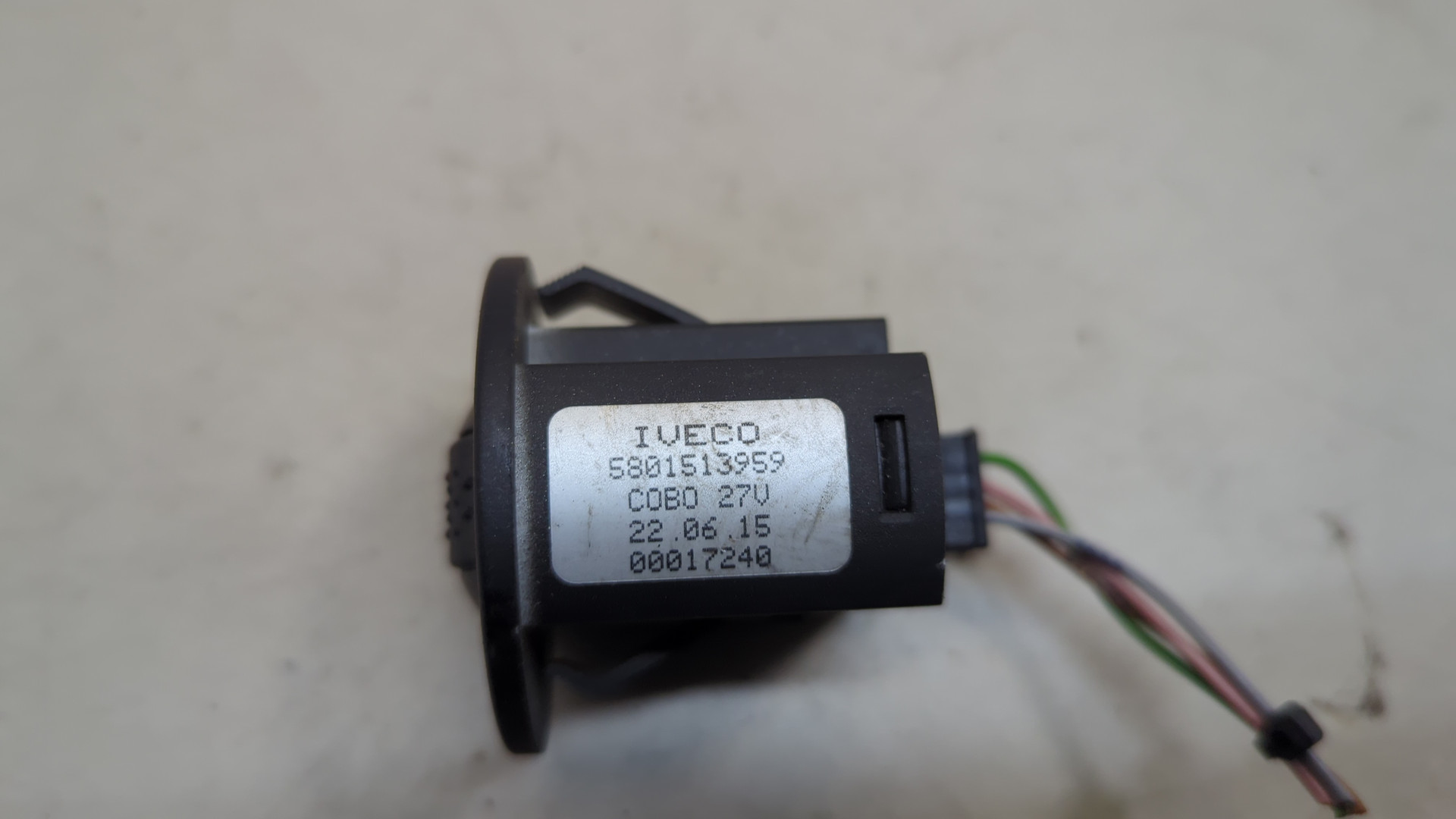 Кнопка корректора фар