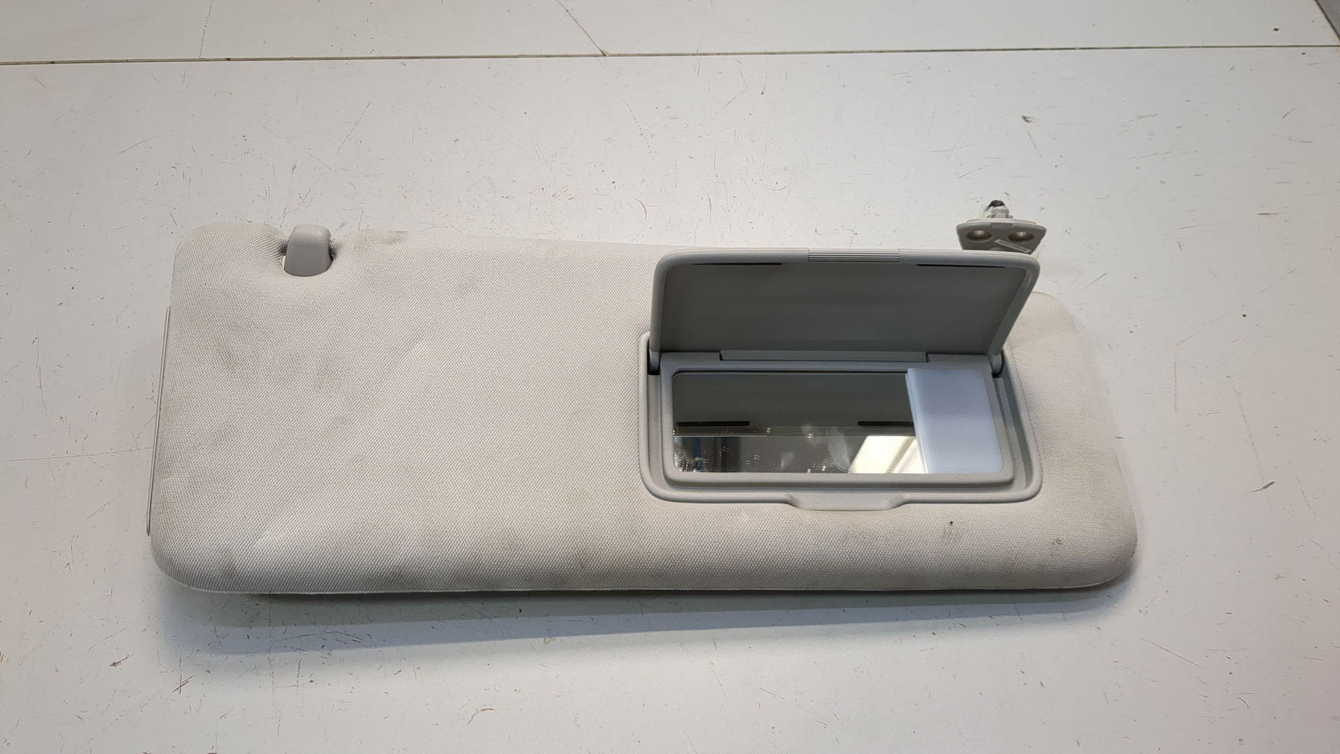 Козырек солнцезащитный