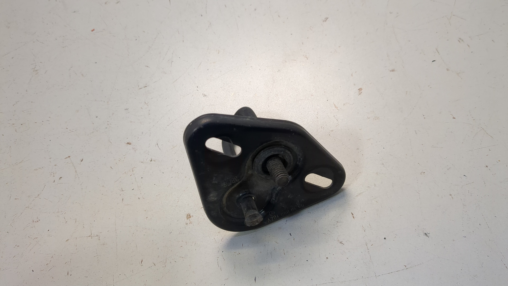 Петля капота