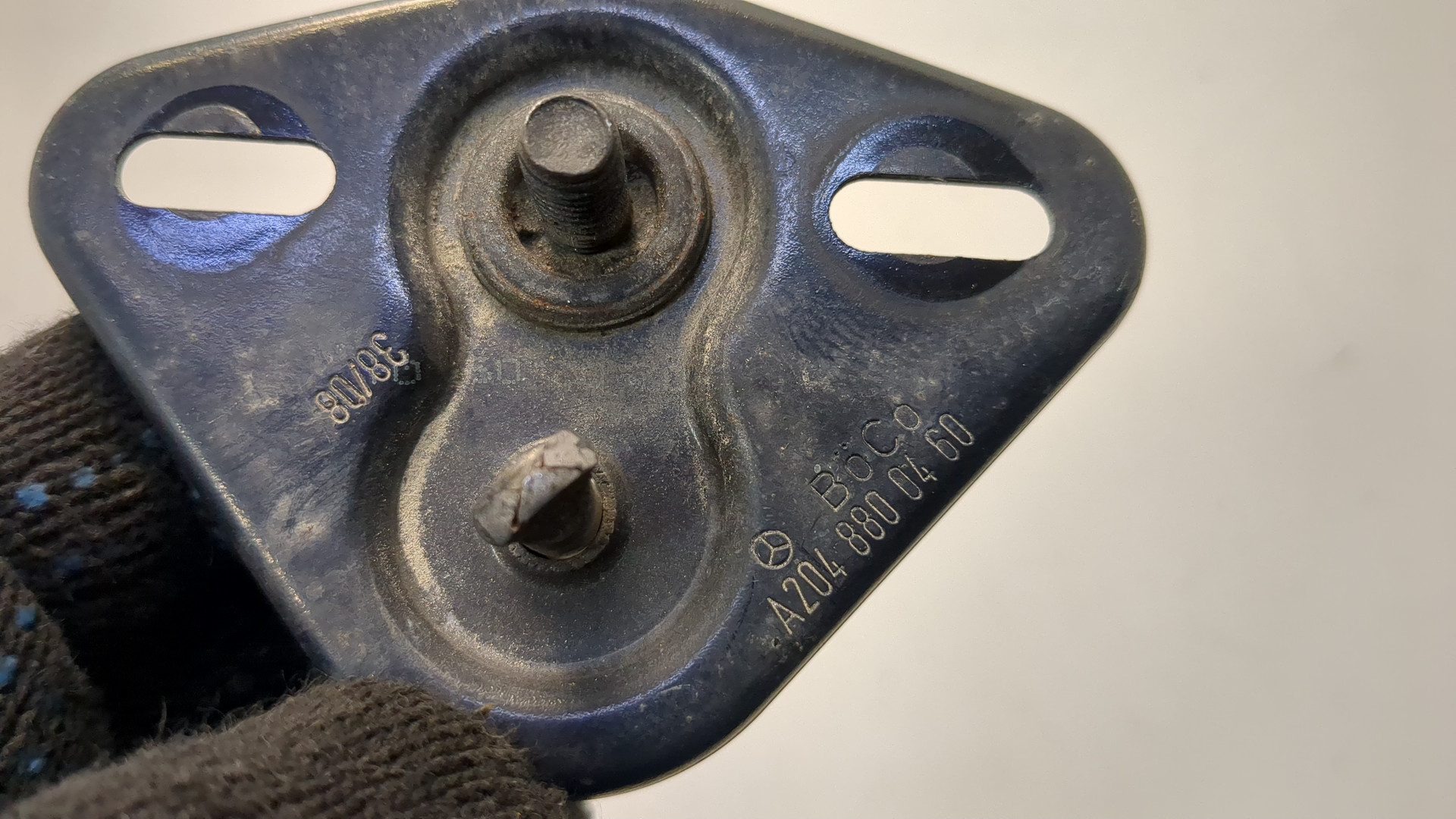 Петля капота