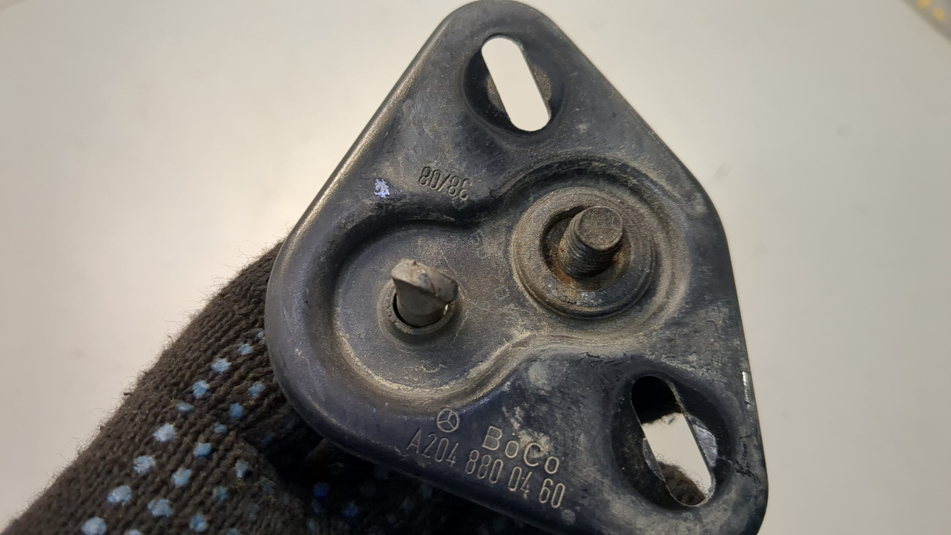 Петля капота