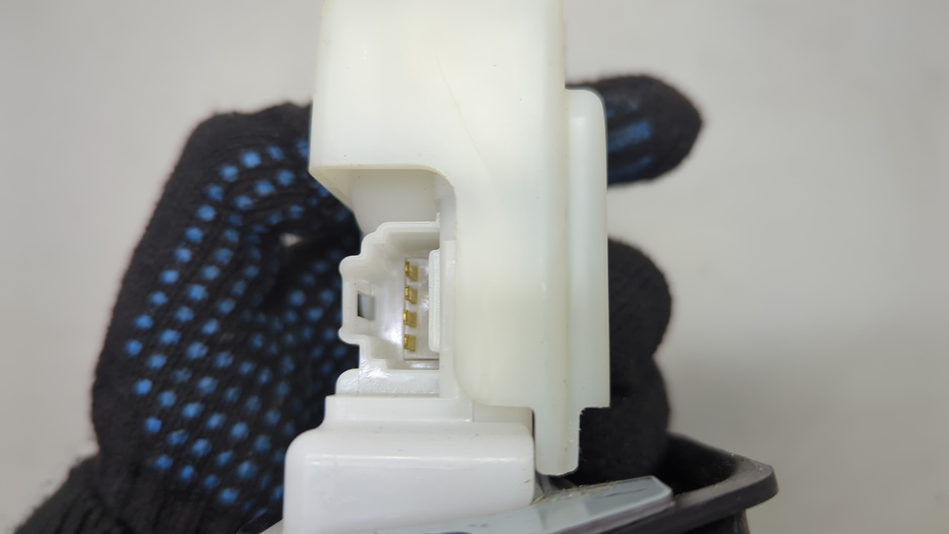 Замок багажника