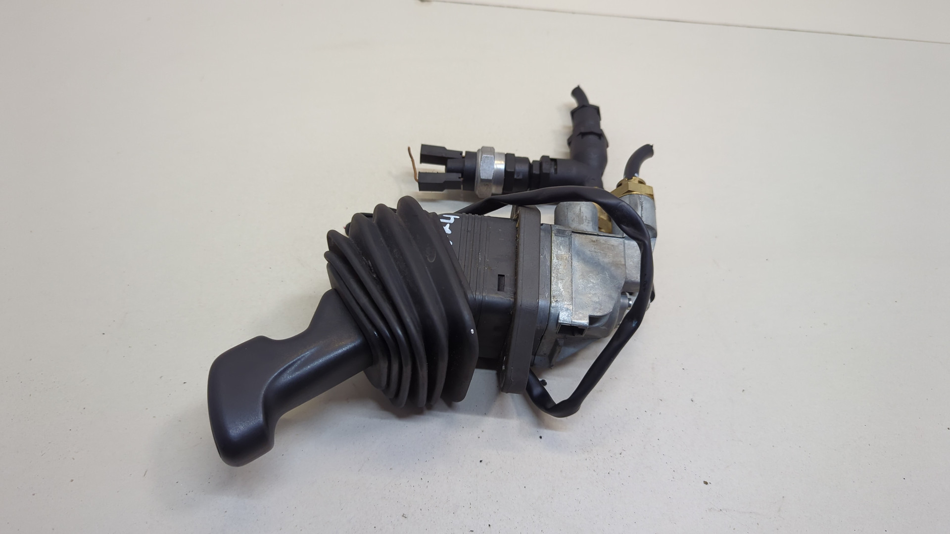 Рычаг стояночного тормоза