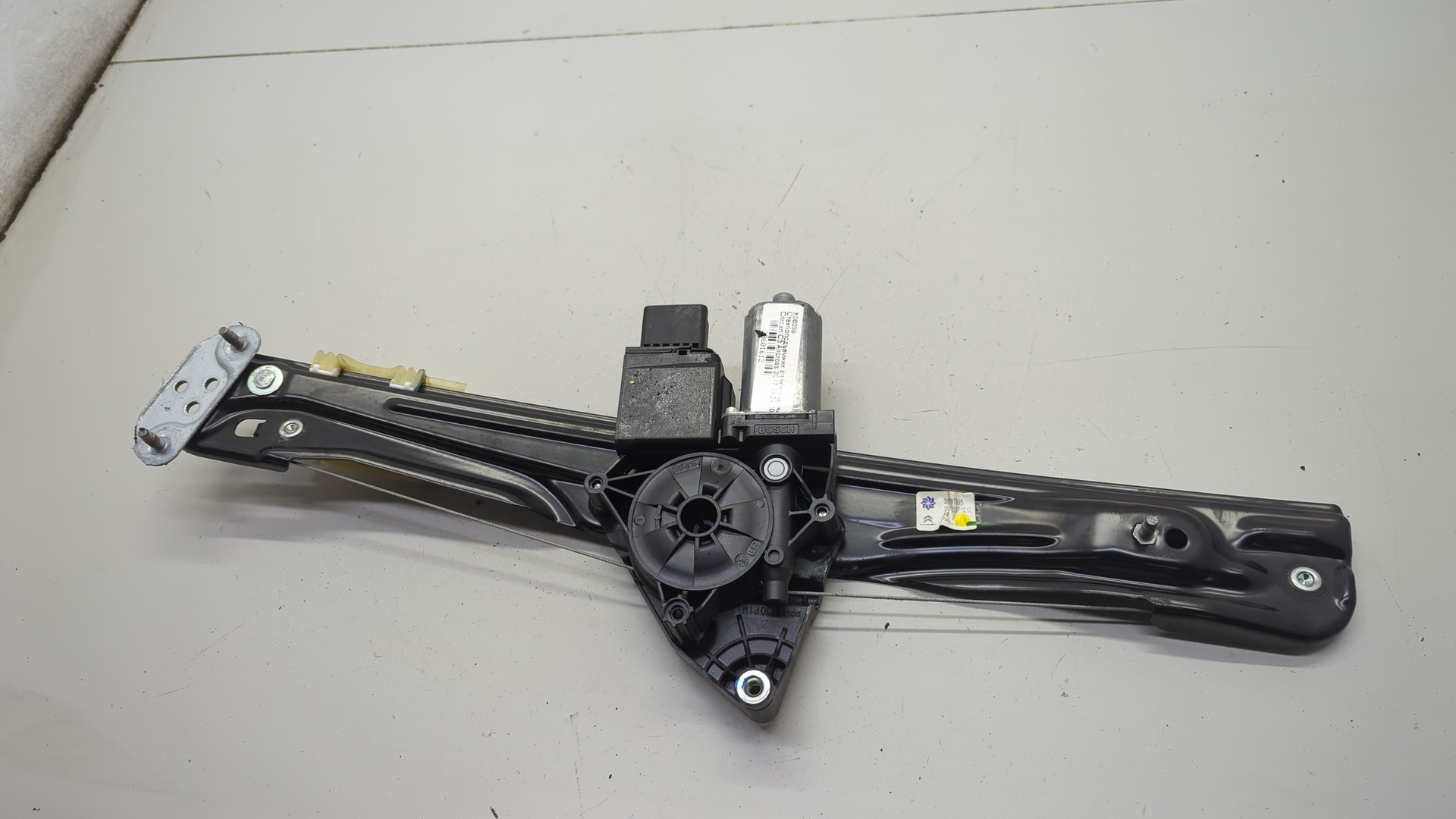 Стеклоподъемник электр. передний левый