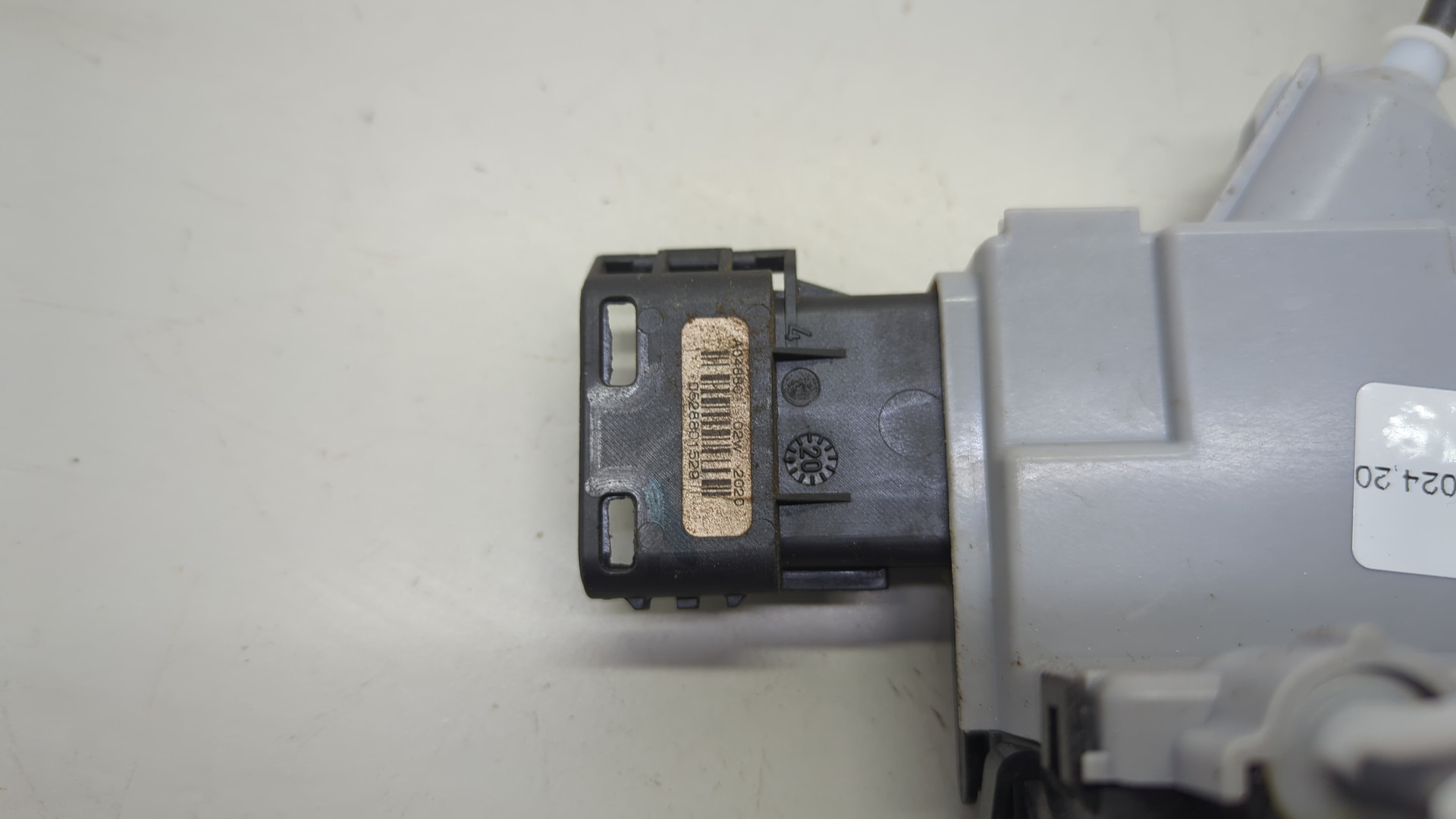 Замок двери передней левой