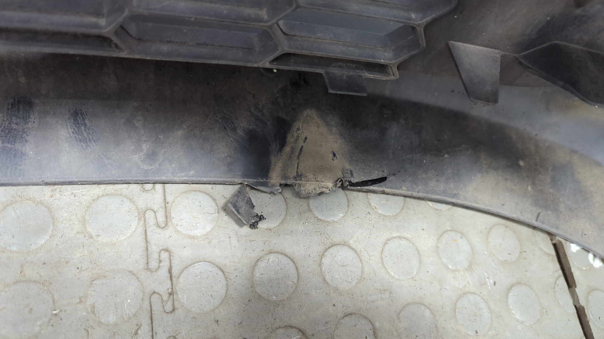 Бампер передний