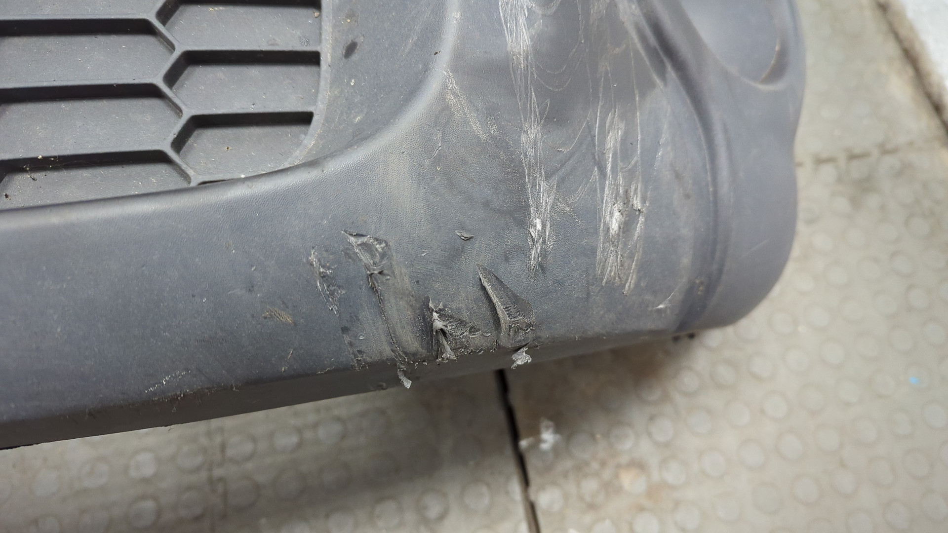 Бампер передний