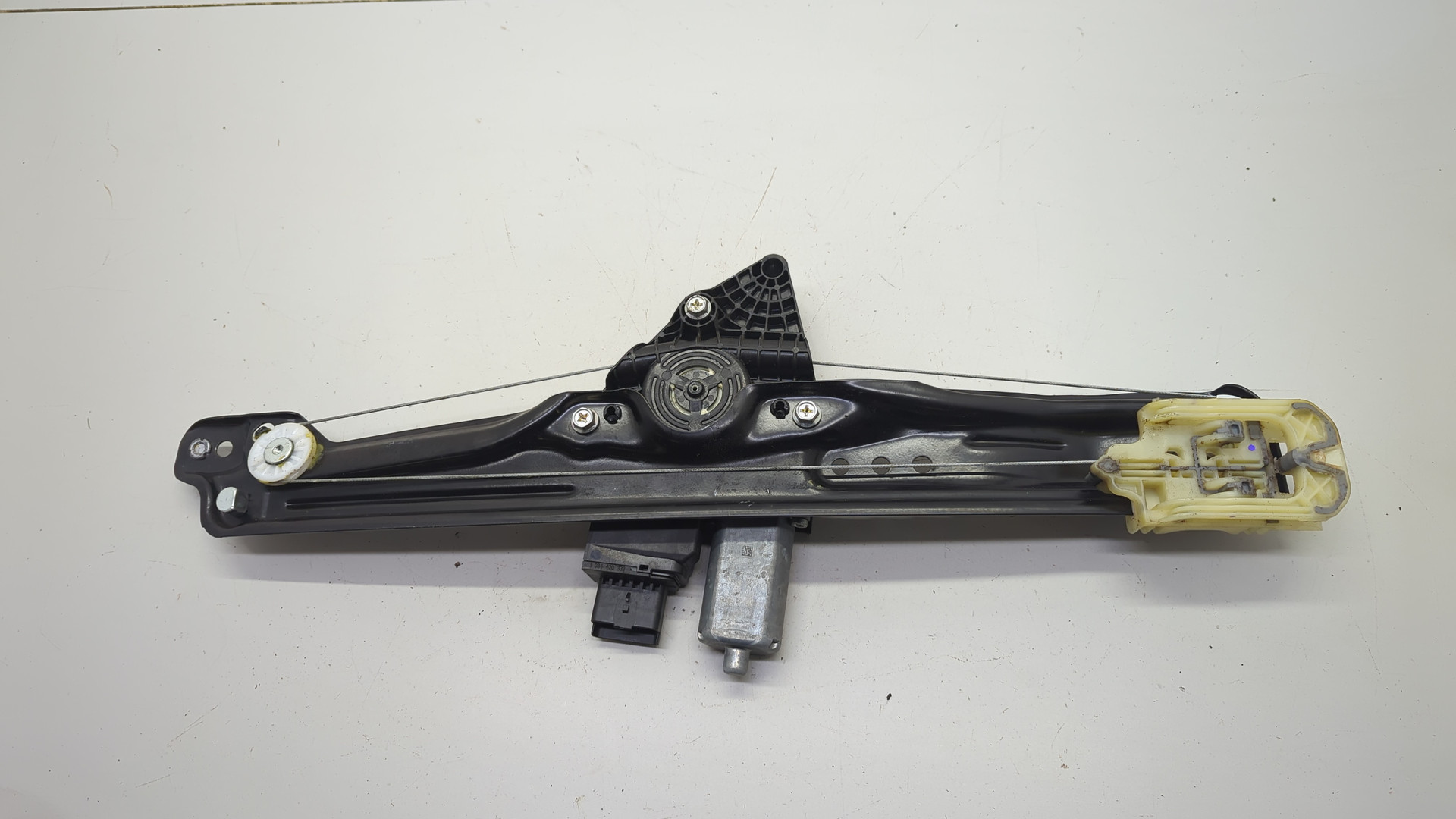 Стеклоподъемник электр. задний левый