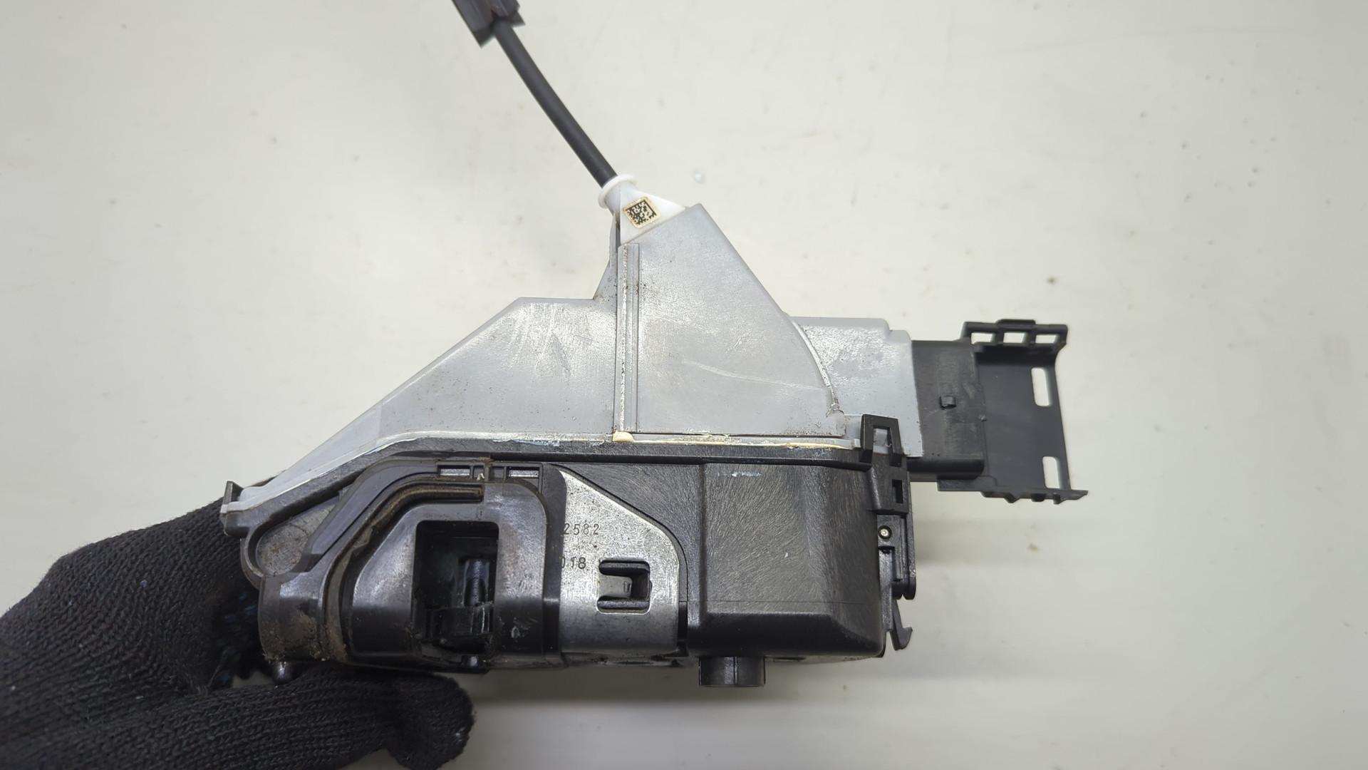 Замок двери задней левой