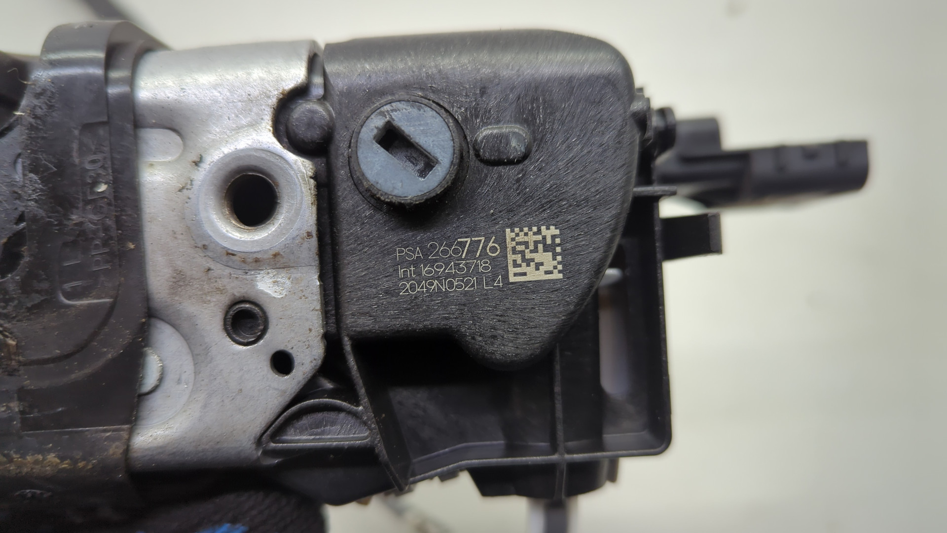 Замок двери задней левой