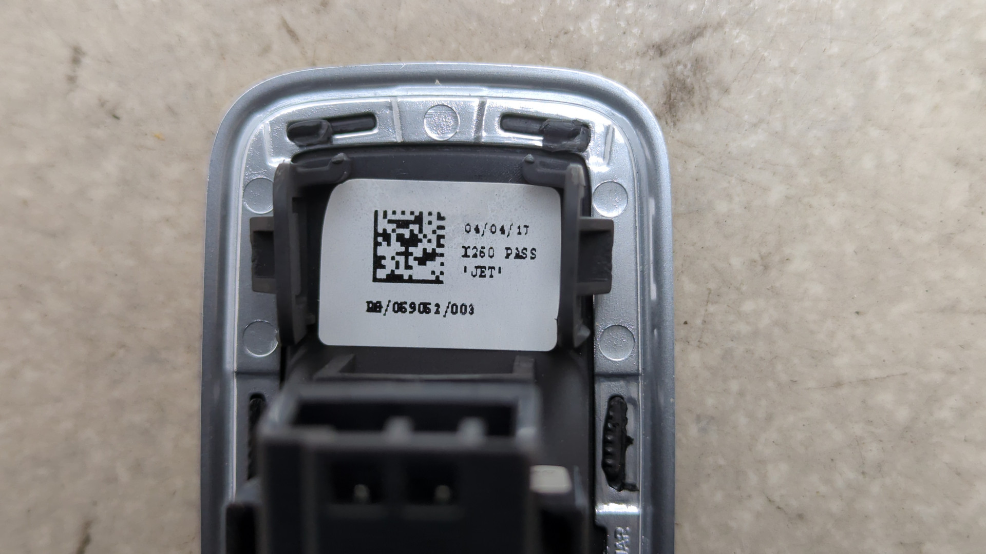 Кнопка стеклоподъемника