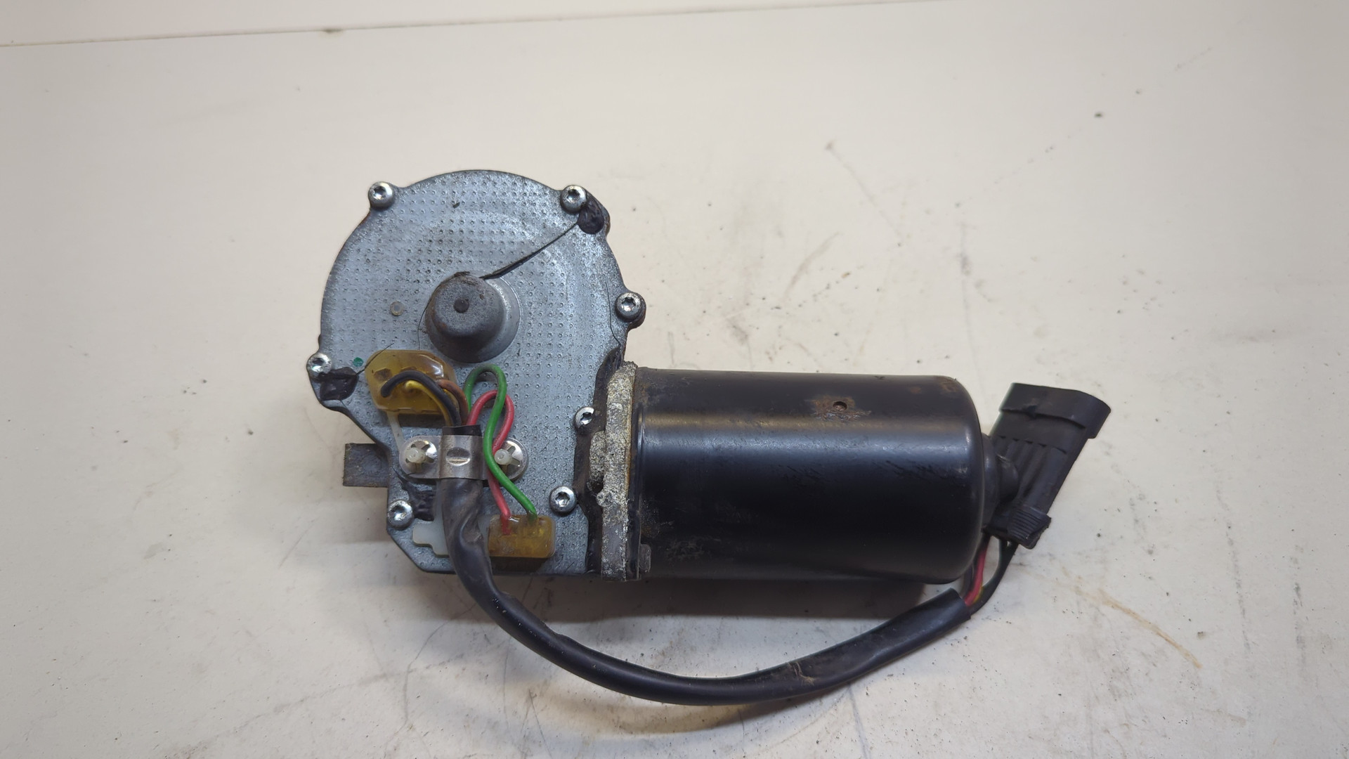 Моторчик стеклоочистителя передний