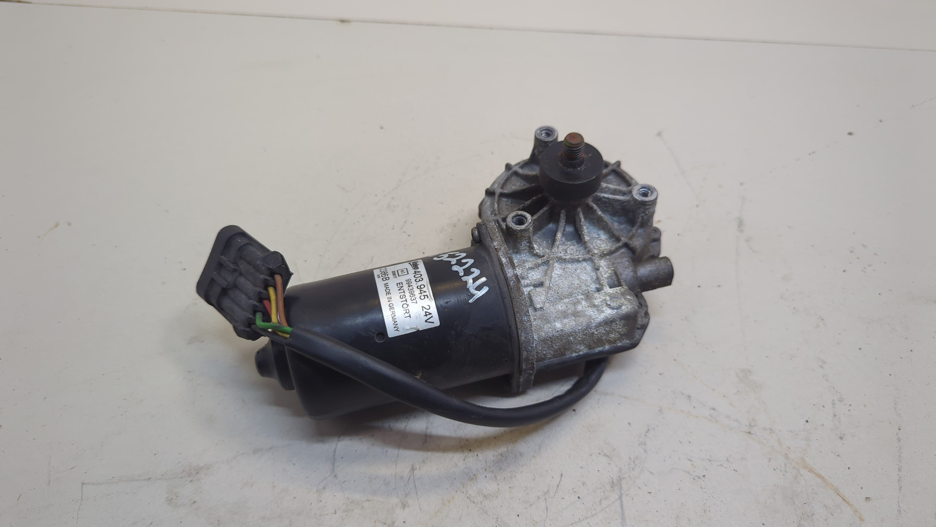 Моторчик стеклоочистителя передний