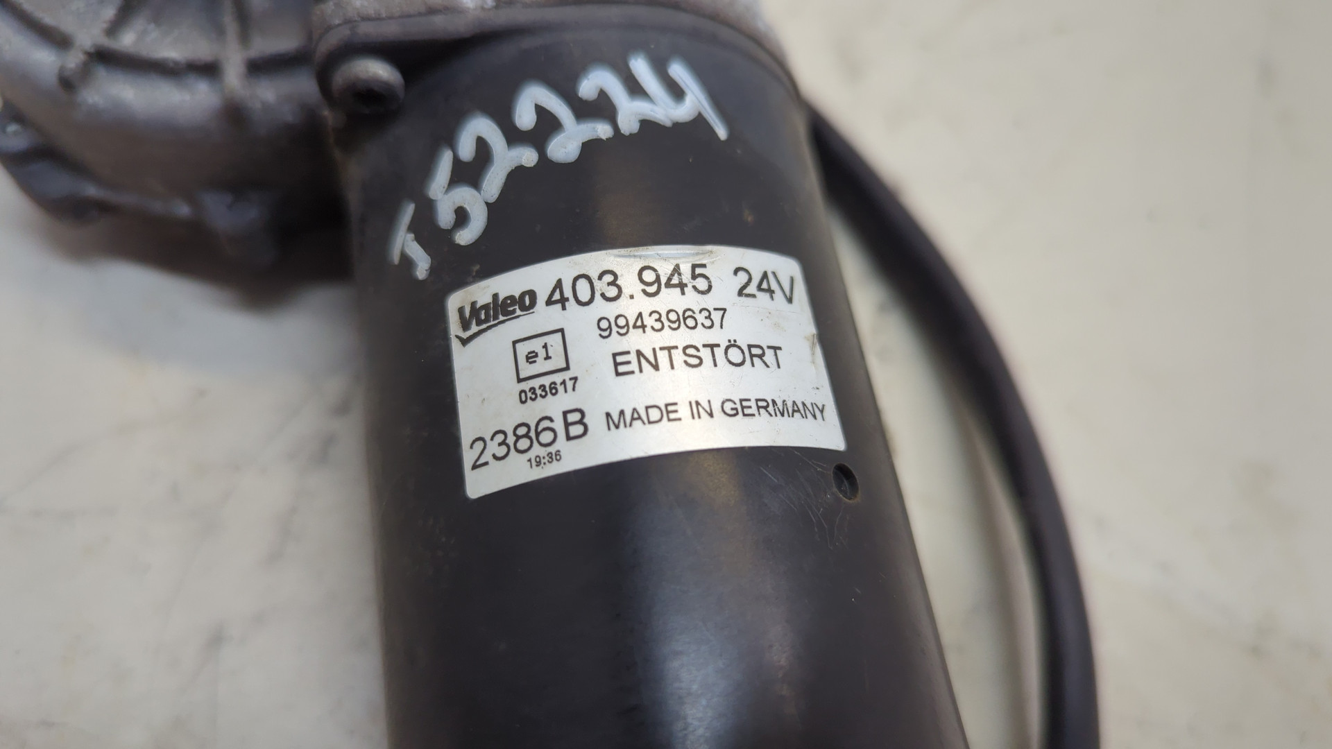 Моторчик стеклоочистителя передний