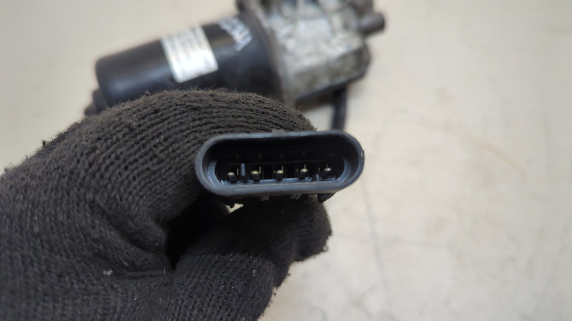 Моторчик стеклоочистителя передний