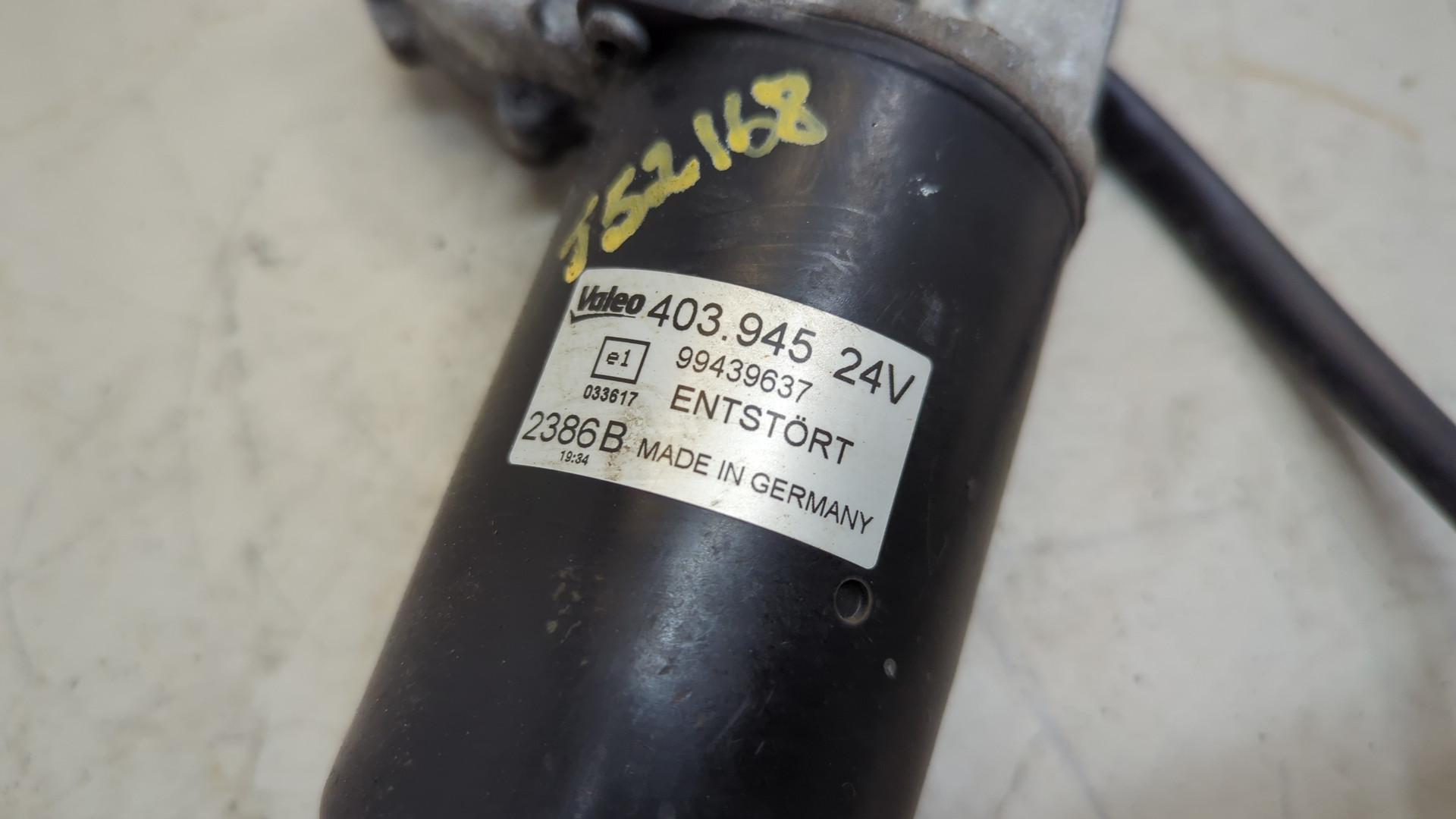 Моторчик стеклоочистителя передний