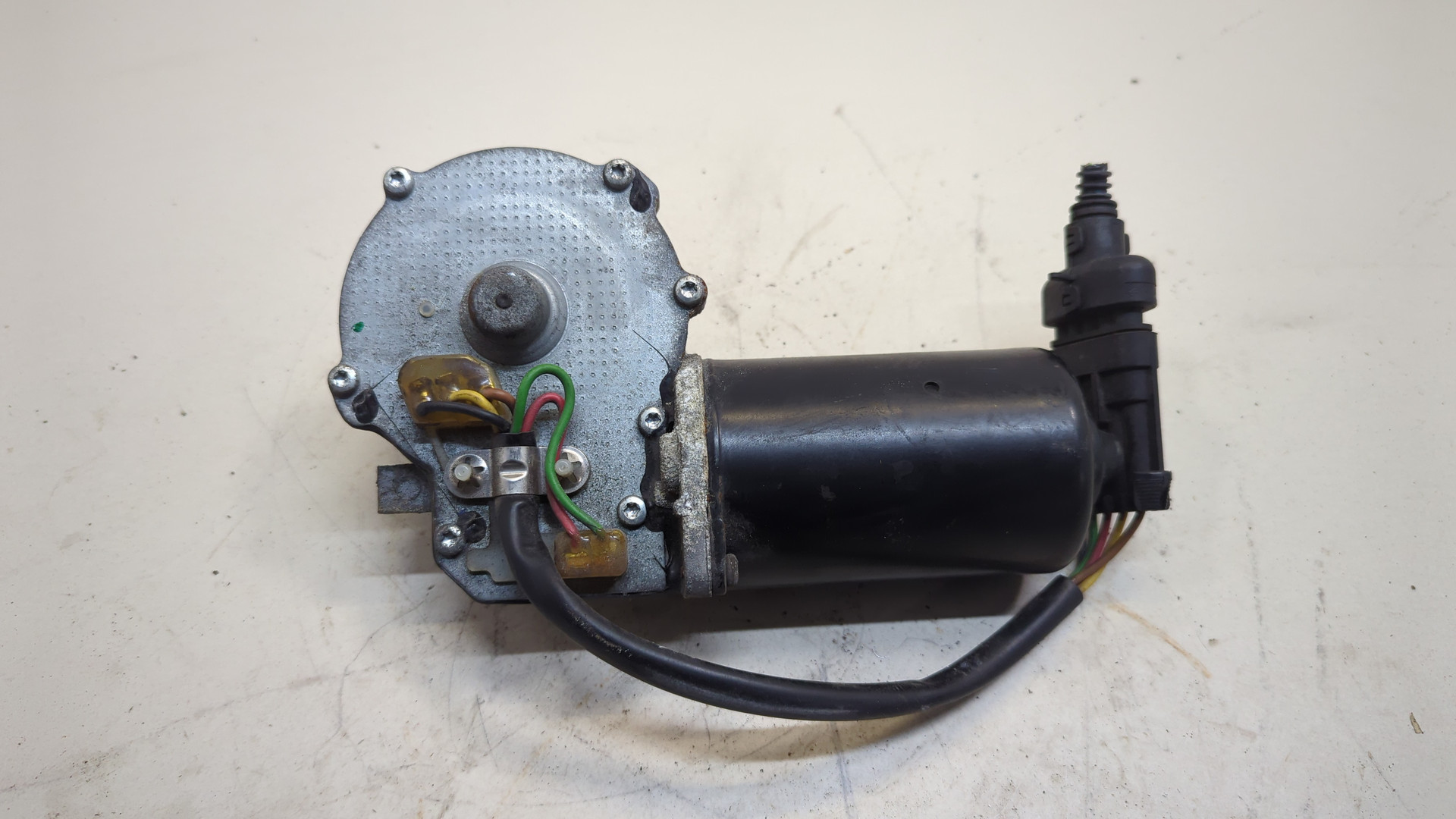 Моторчик стеклоочистителя передний