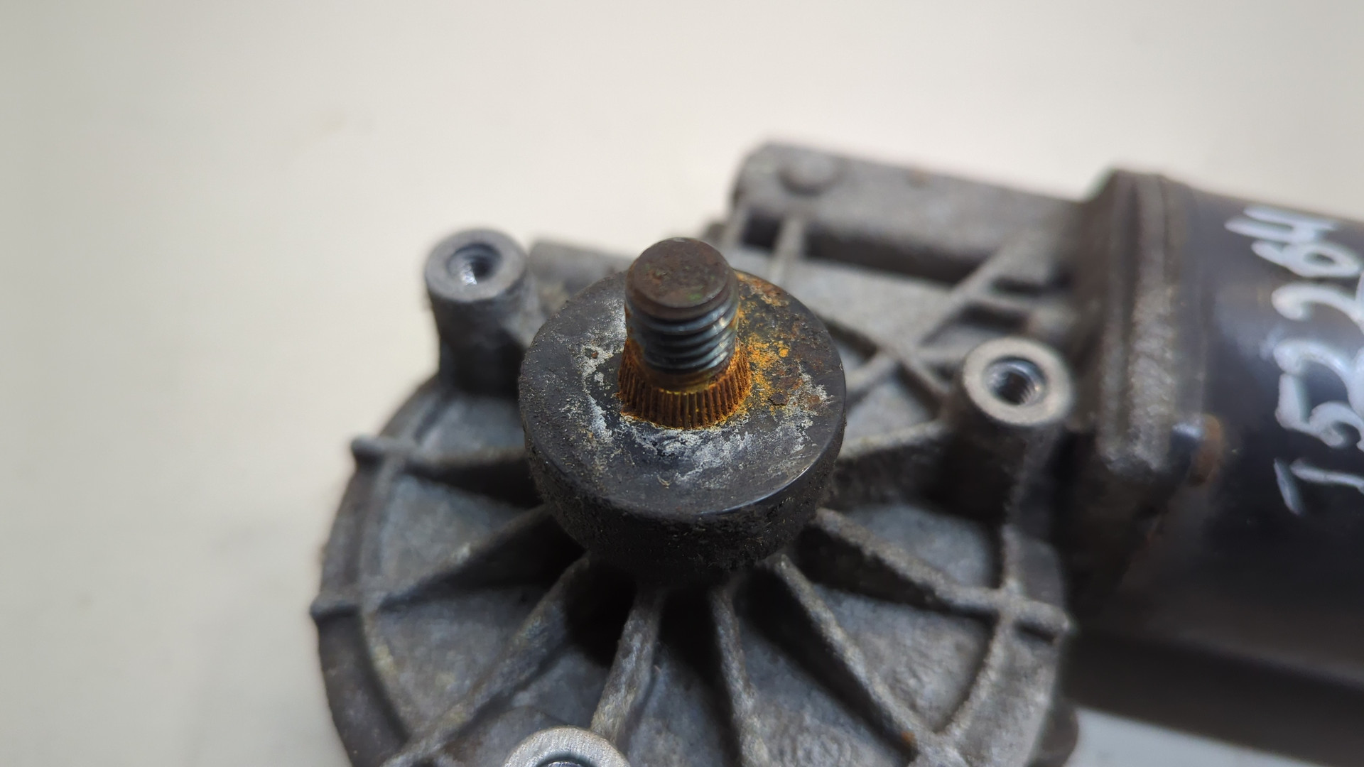 Моторчик стеклоочистителя передний