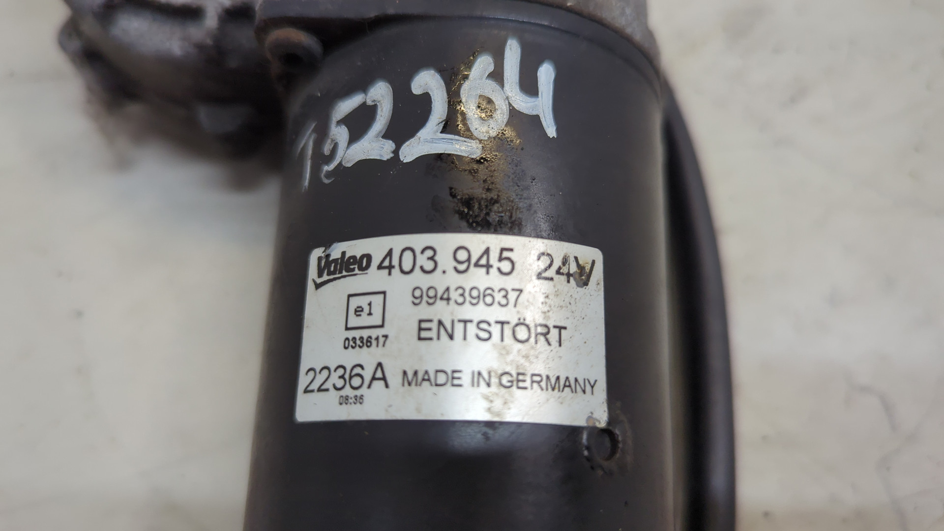 Моторчик стеклоочистителя передний