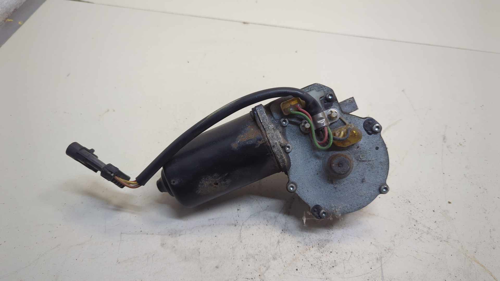 Моторчик стеклоочистителя передний